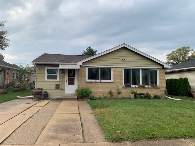 Great Sigle family house in a Cul-de-sac street for privacy and low traffic,  One level ranch with 3 bedrooms, 1 bath, Livingroom, Dinning room and a family room. Roof, Furnace and AC should be about 10 years old. Even if the property is in good conditions it will be sold AS-IS and the seller will not do the minor repairs requested by the village. There is a small patio with a shed and a large yard with plenty of space in case you want to built a garage.