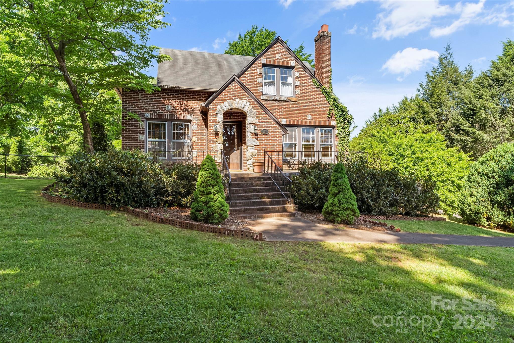 North Carolina Residential for Sale at 100 Edgewood Avenue NC