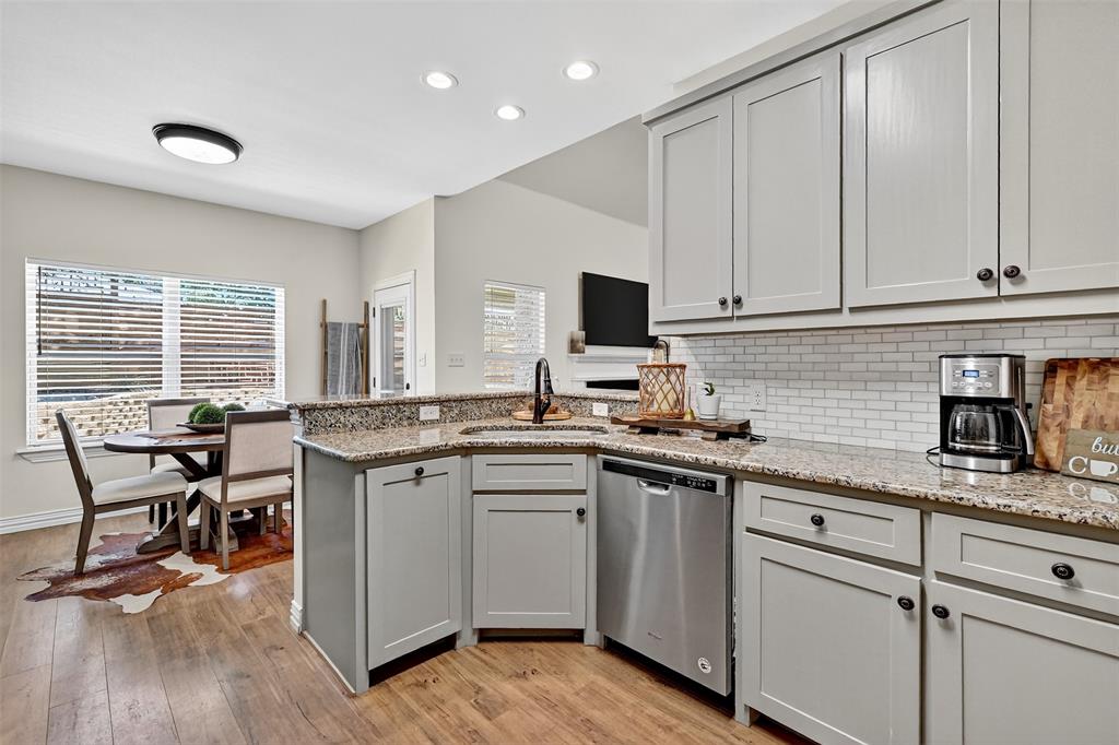 38 Lone Oak Boulevard