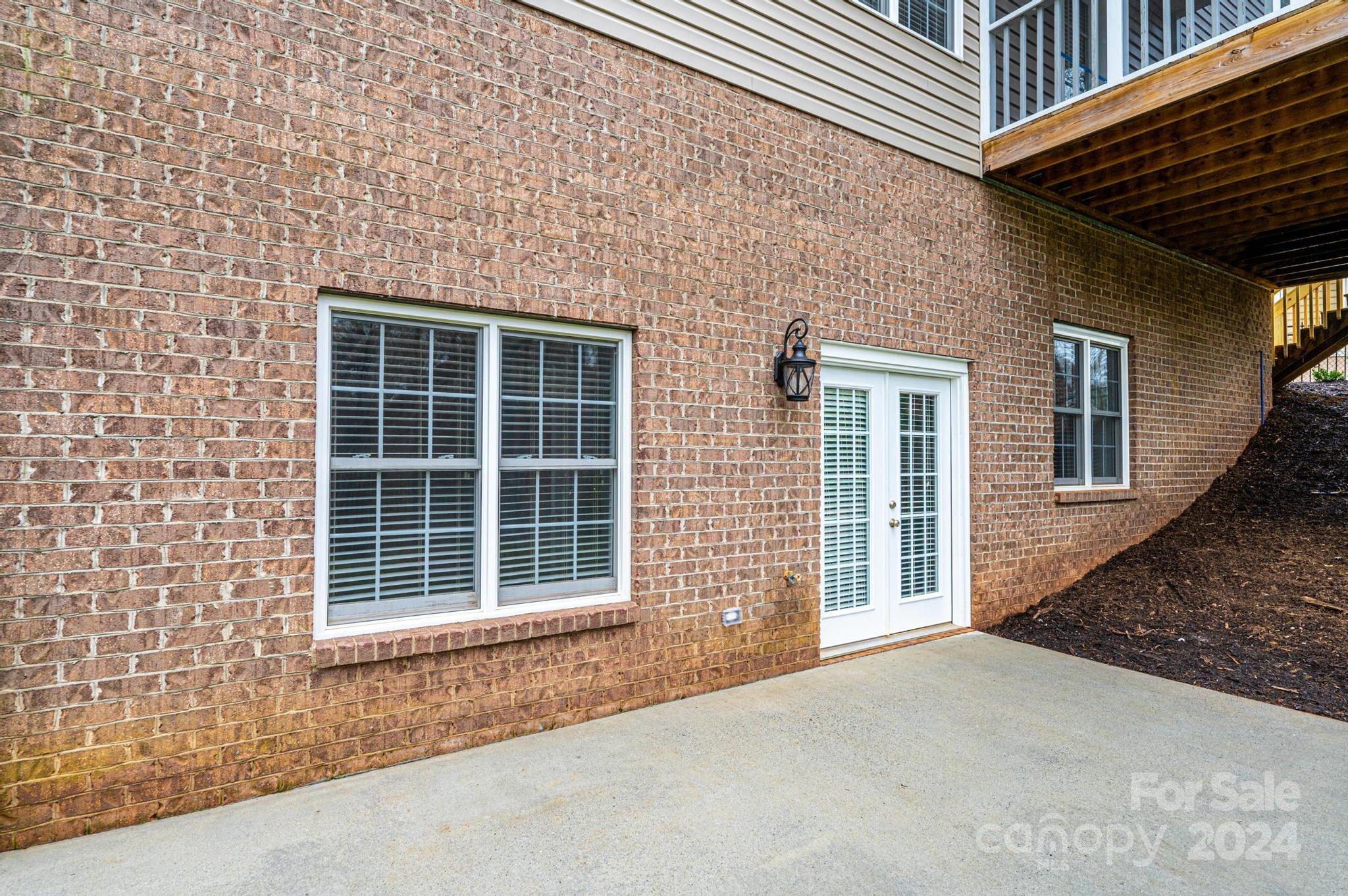 1021 38th Avenue NE 30