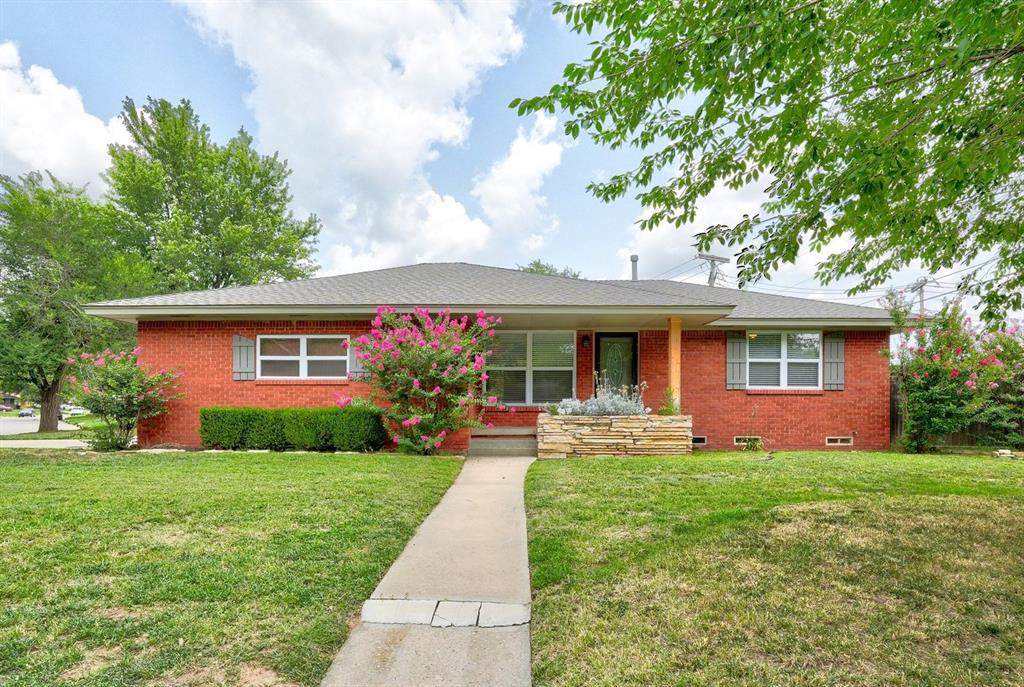 Welcome to 3921 NW 51st St in Oklahoma City! This charming 3-bedroom, 1-bath home offers comfortable living in a convenient northwest location. The home features a practical layout with three well-sized bedrooms, a cozy living area, and plenty of natural light throughout. Perfect for anyone looking for a functional and inviting space to call home. Located just minutes from Deaconess Hospital, as well as nearby shopping, dining, and major roadways, this property offers both convenience and accessibility. Don’t miss out on this great opportunity—schedule a showing today! Every All County Heartland Property Management residents are enrolled in the Resident Benefits Package (RBP) for an additional fee which includes liability insurance, HVAC air filter delivery, on-demand pest control, and much more! NO smoking allowed in this unit. No Smoking