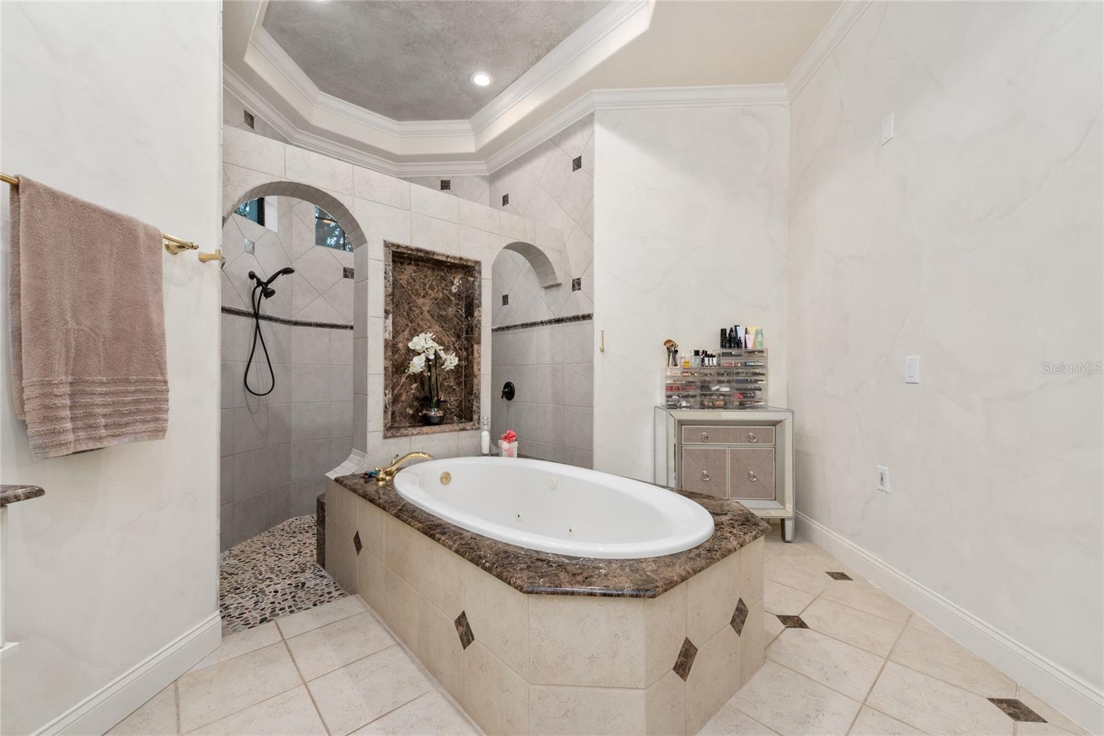 6221 Blakeford Drive