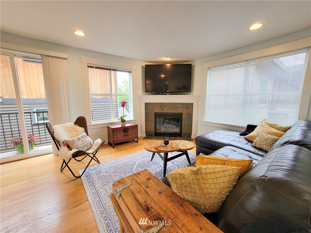 1209 Aurora Avenue N