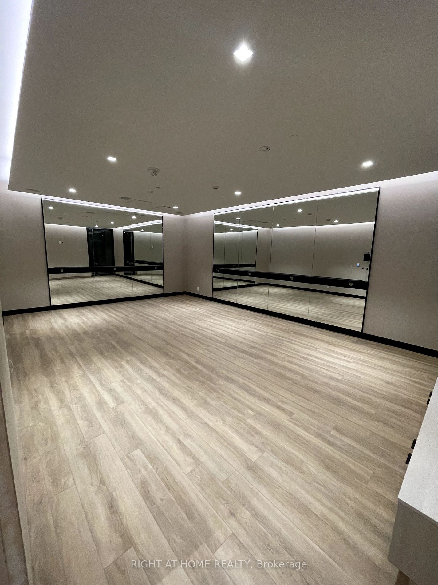 2020 Bathurst St 316