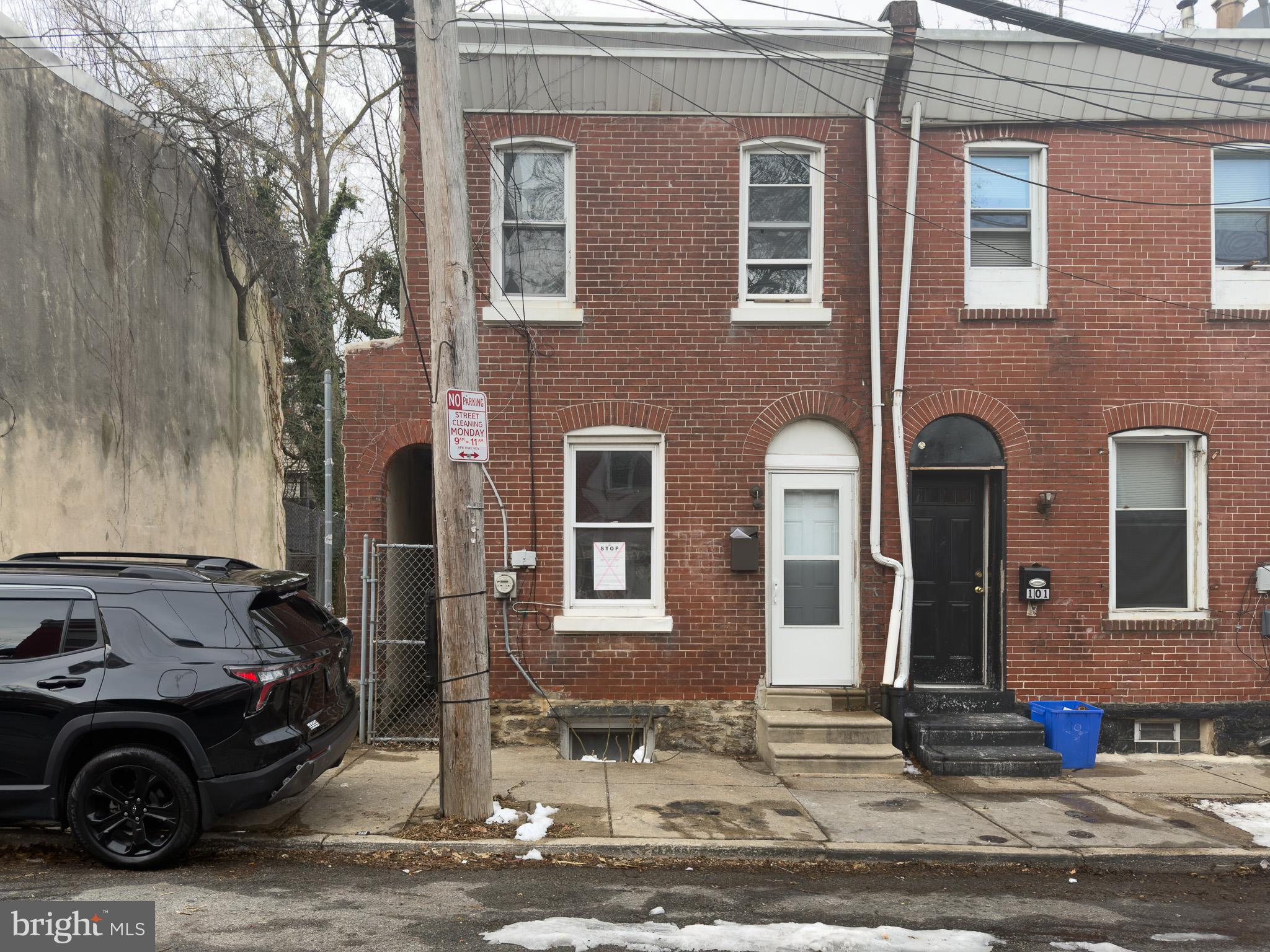 99 ESeymour St  
