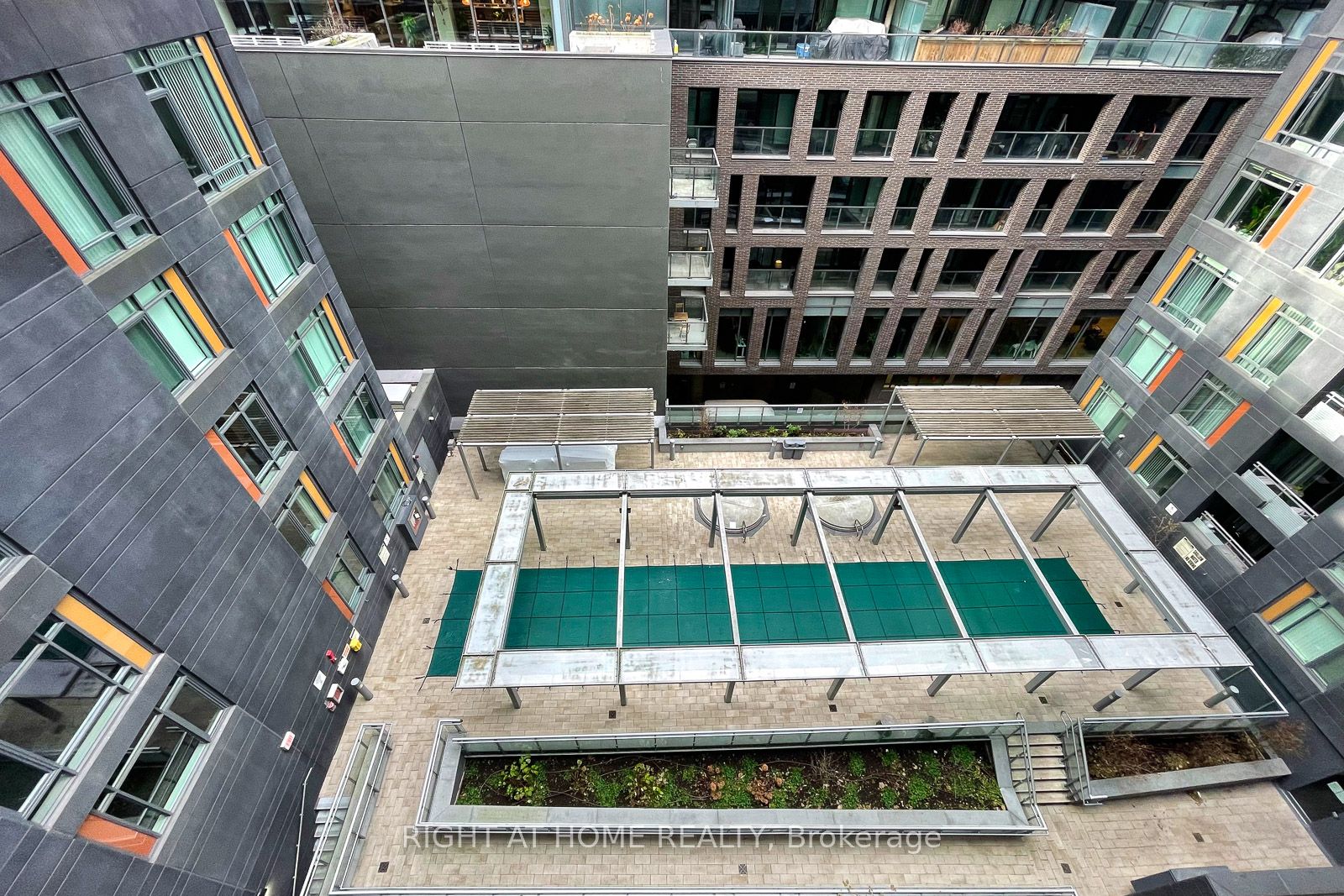 525 W Adelaide St 932