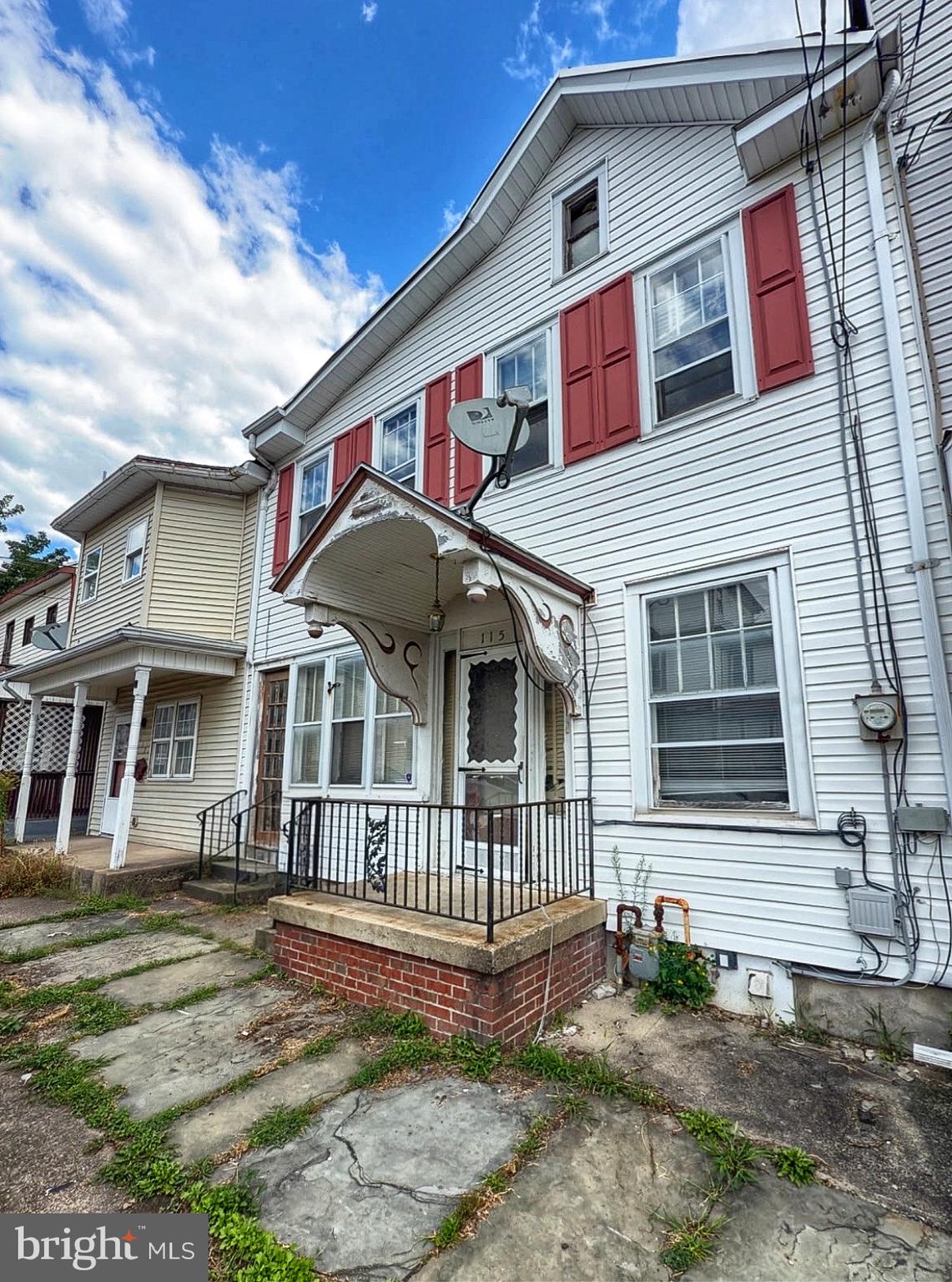 115 Marshall St N  