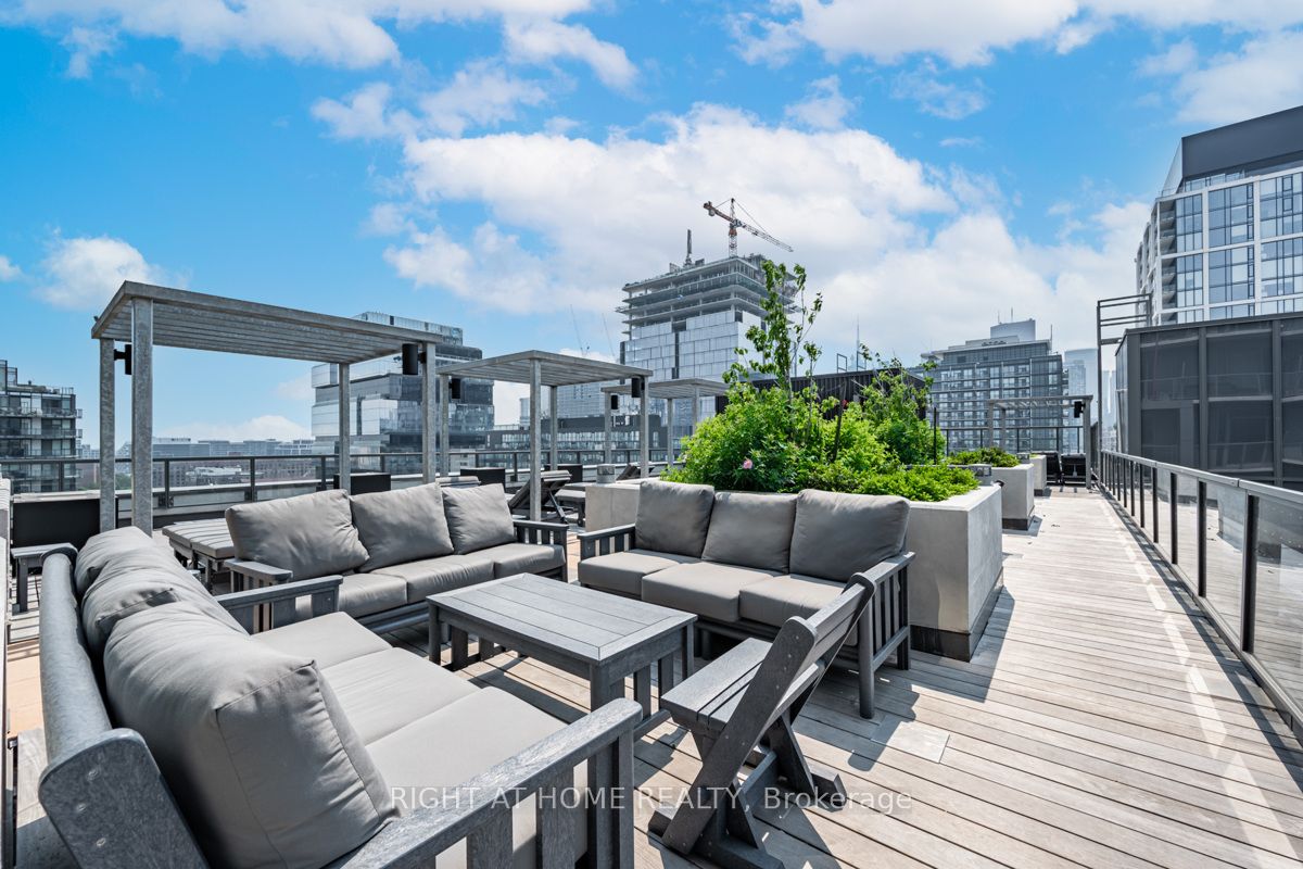 120 Parliament St 405