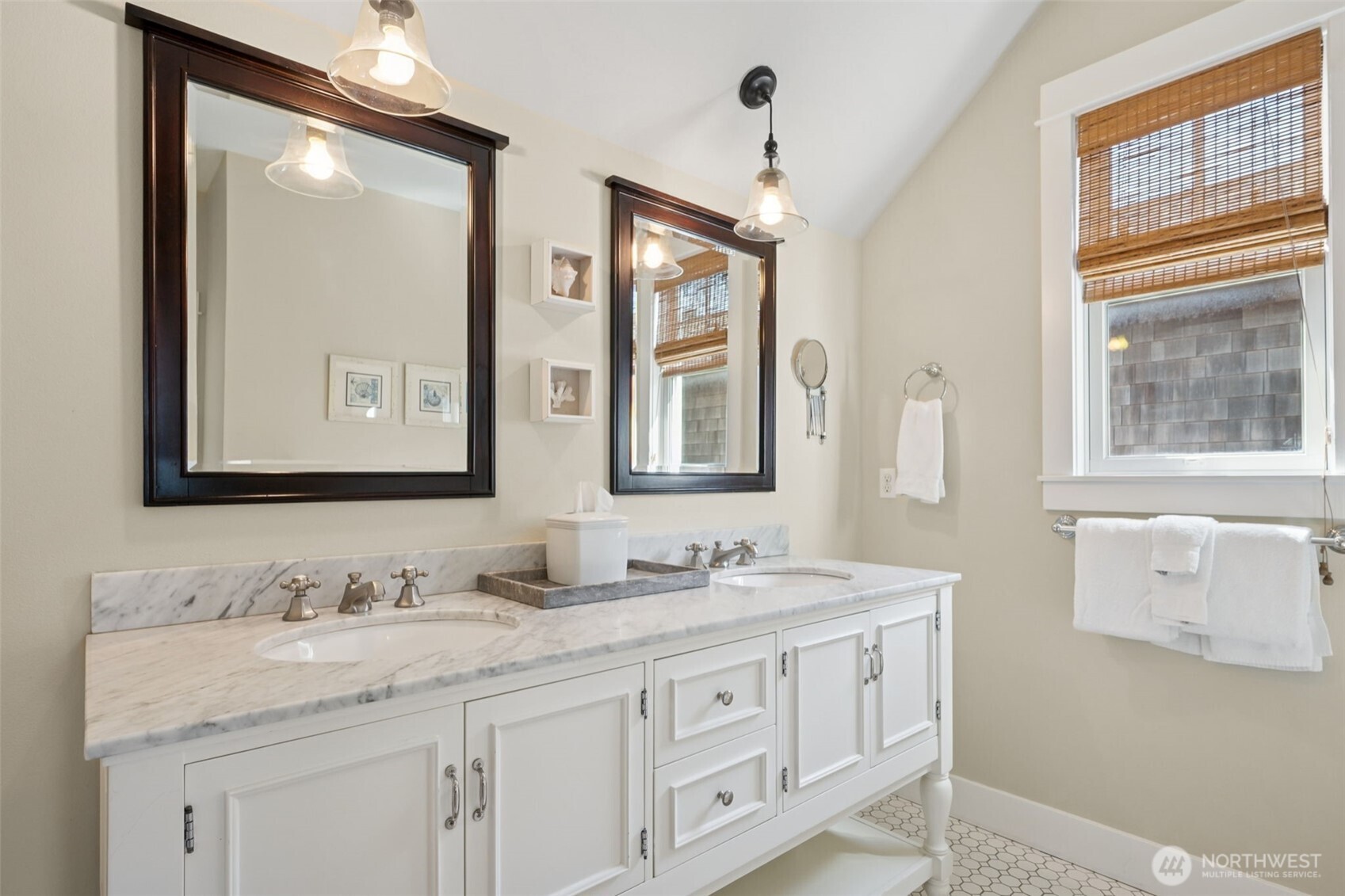 21 N Glen Lane