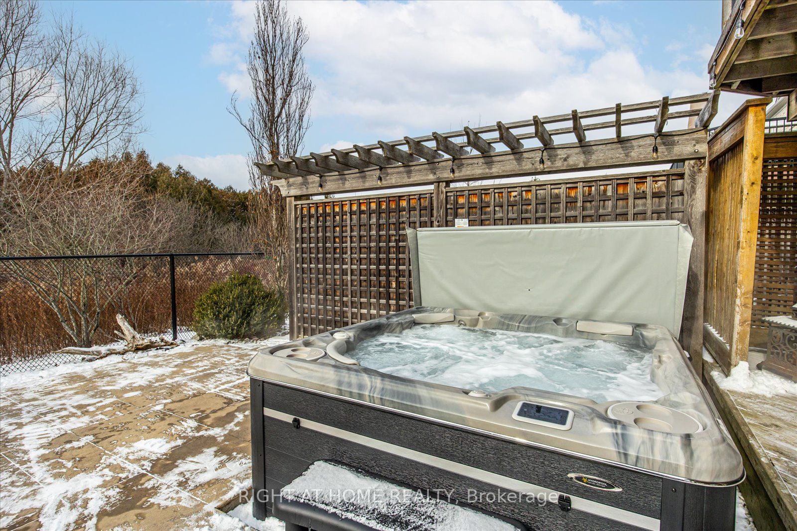 110 Roseborough Dr