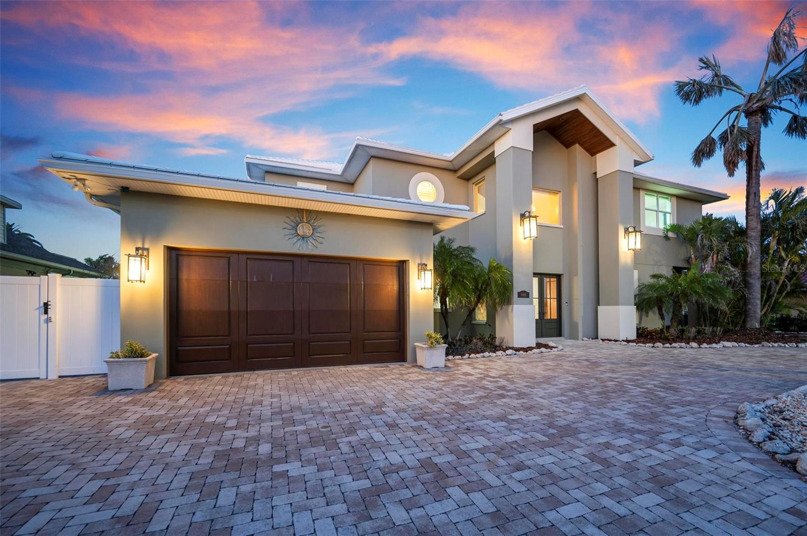606 Crestwood Lane