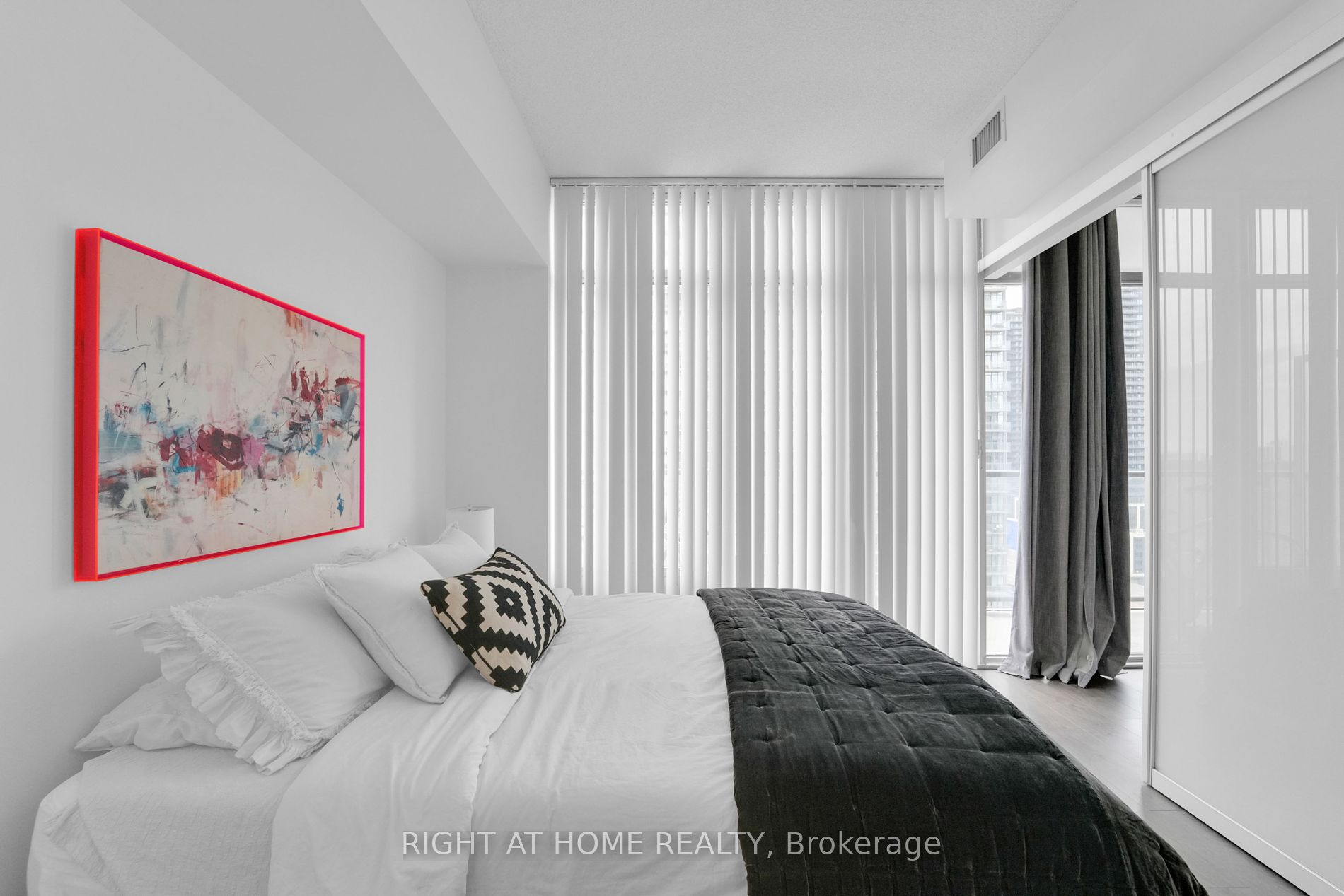 105 The Queensway St 1414