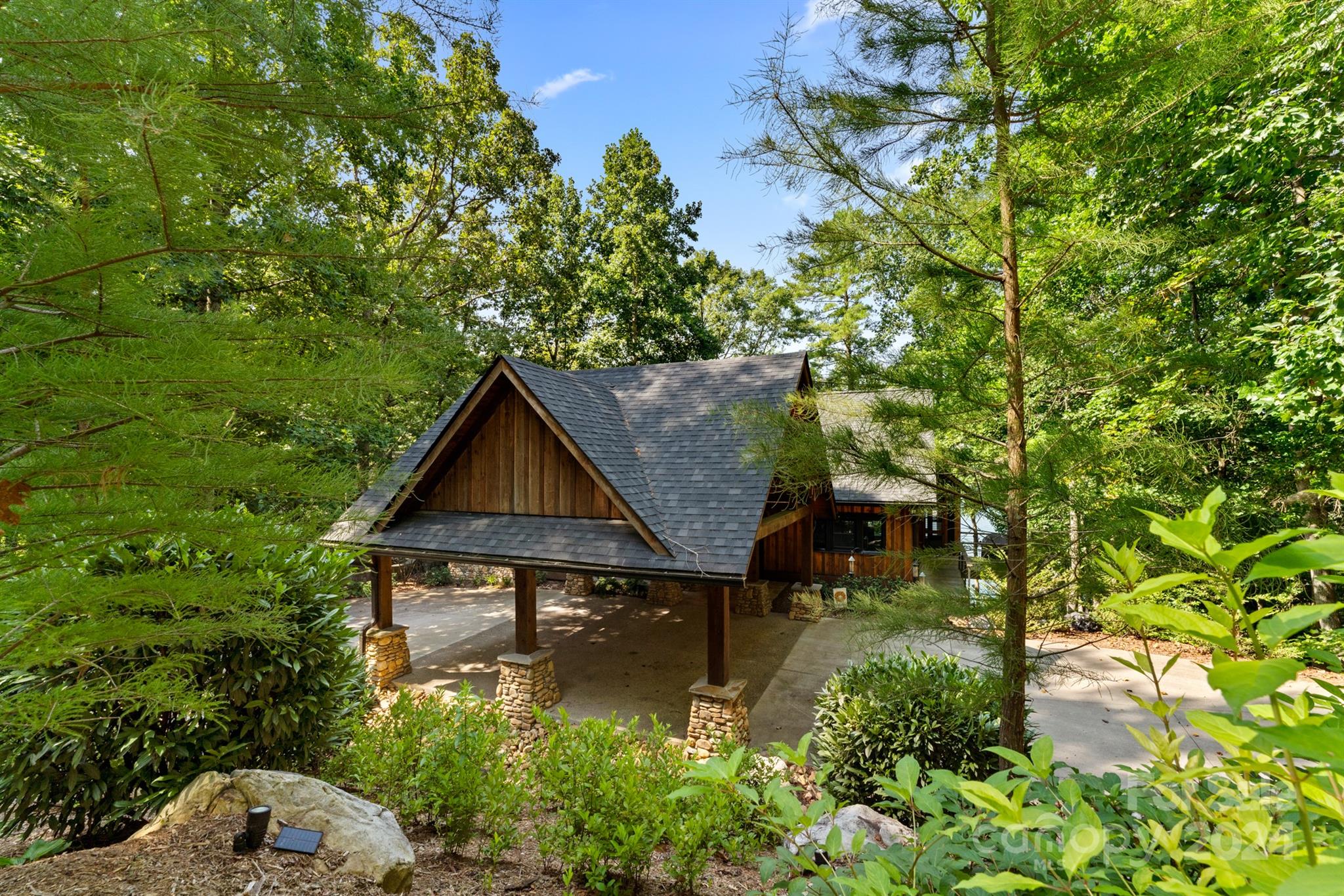 1610 Lillians Point Court