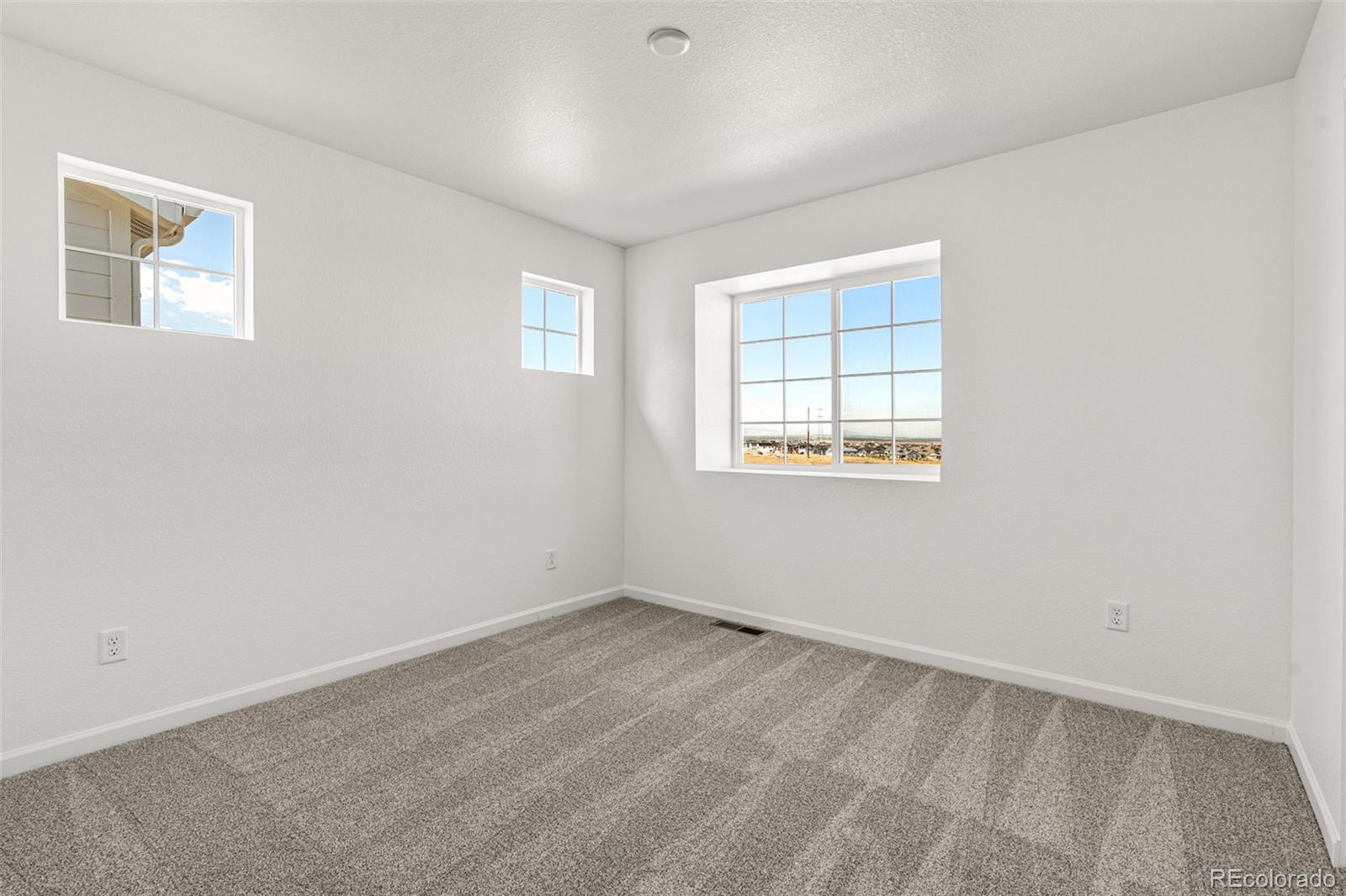 8942 Whiteclover Street