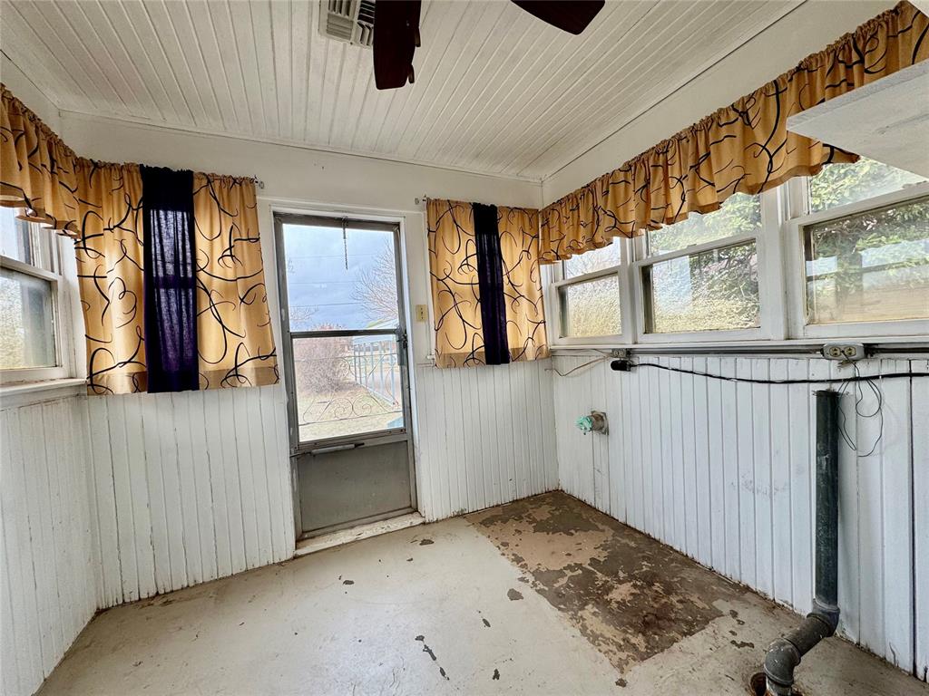 711 N Broadway Avenue