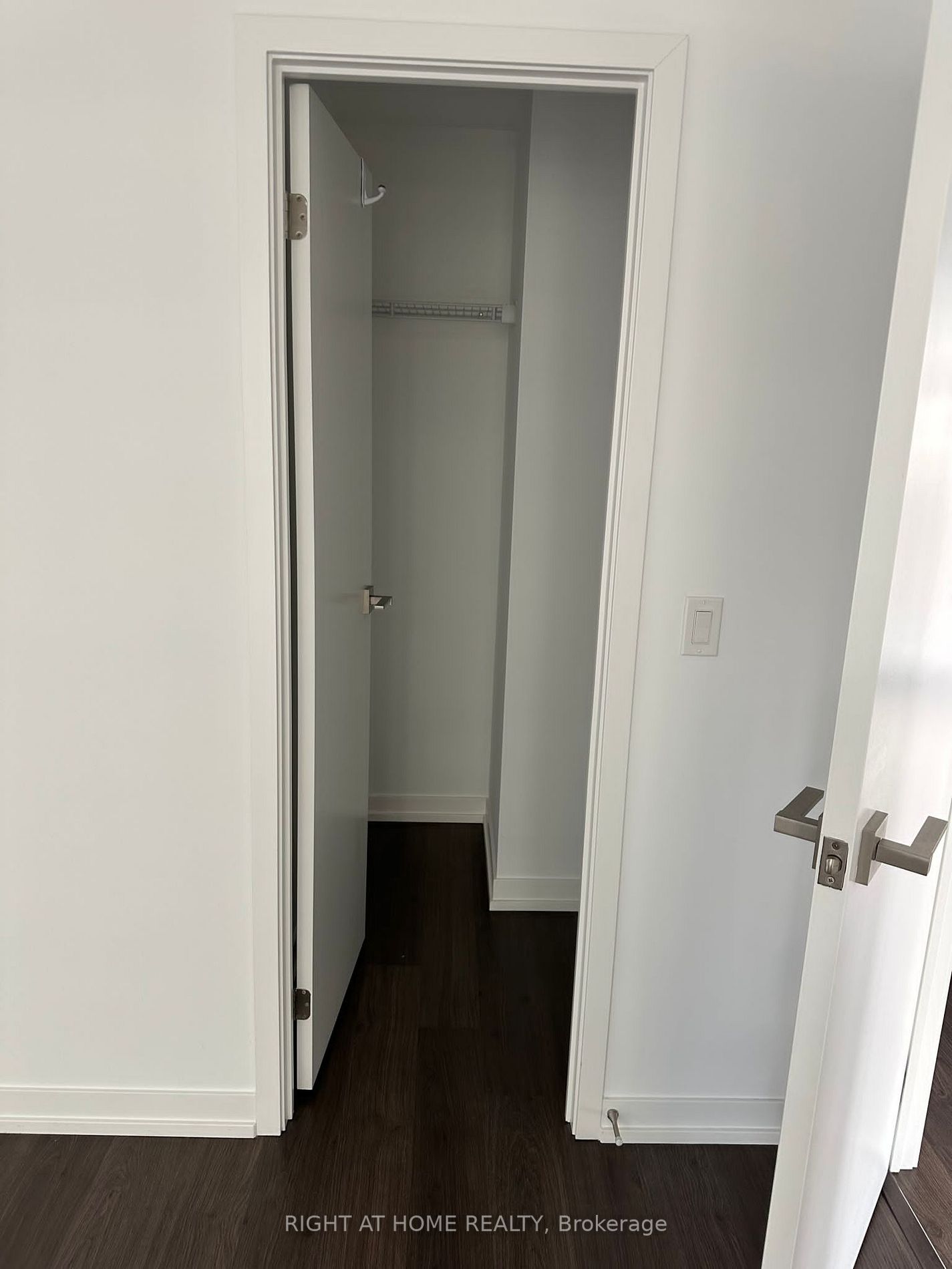 89 Dunfield Ave 907