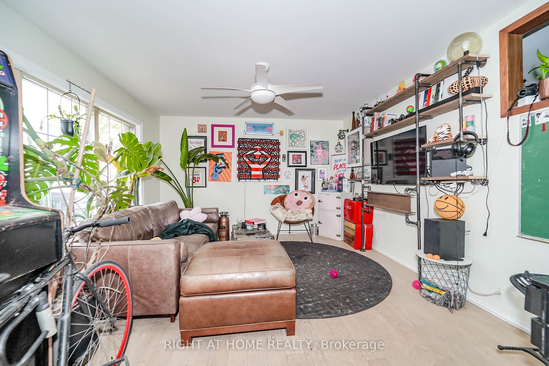 303 Coxwell Ave