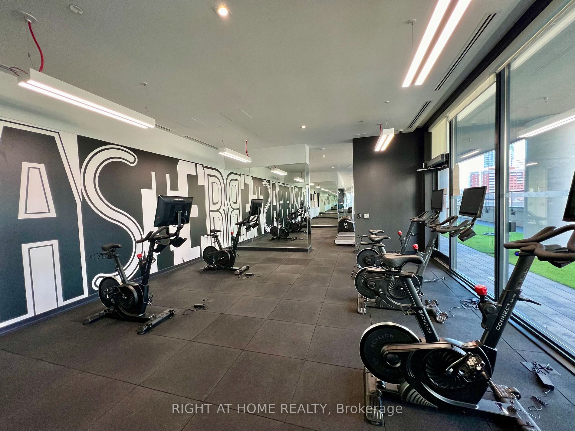 159 E Wellesley St 2404