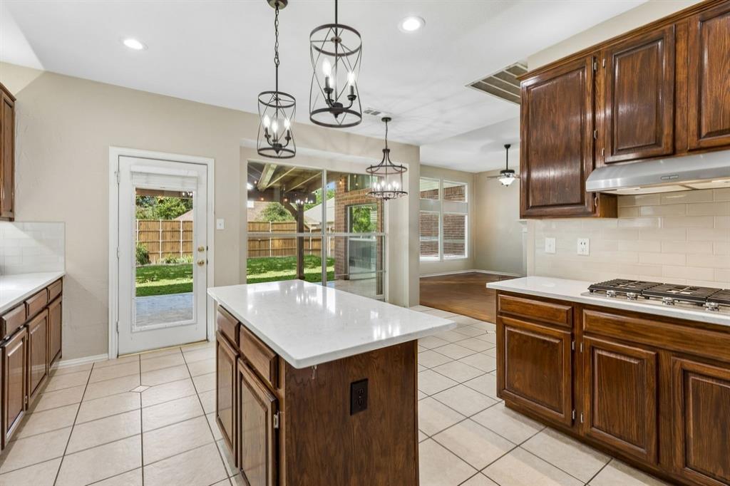 1105 Easton Lane