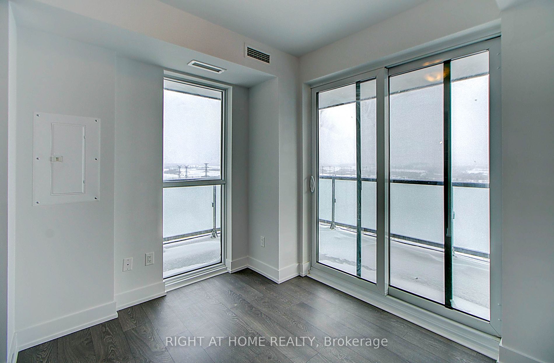 2550 N Simcoe St 2407