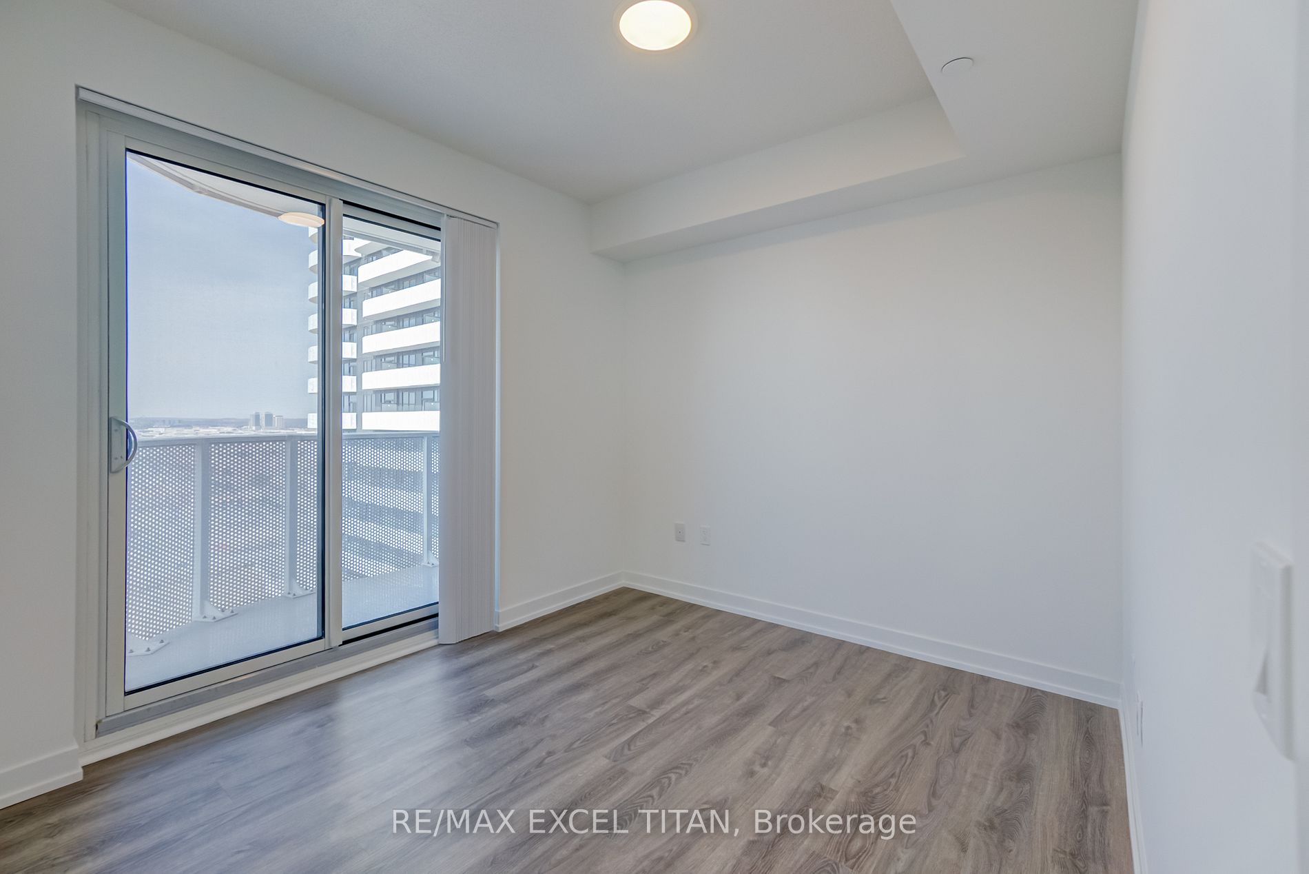 195 Commerce St 2911