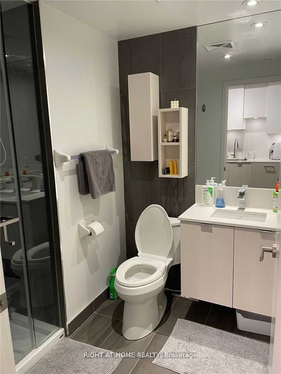 99 Broadway Ave 2408