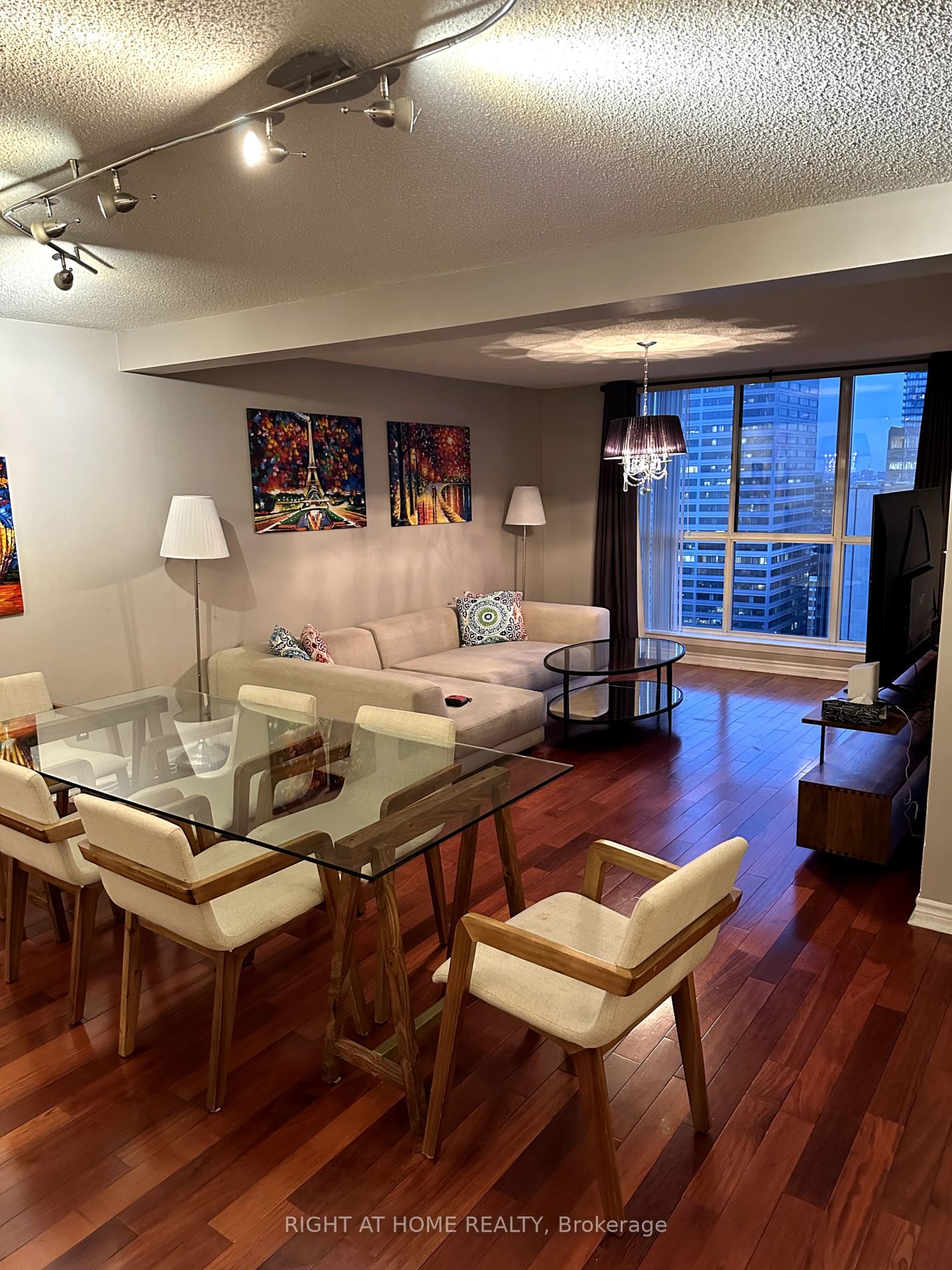 633 Bay St PH15