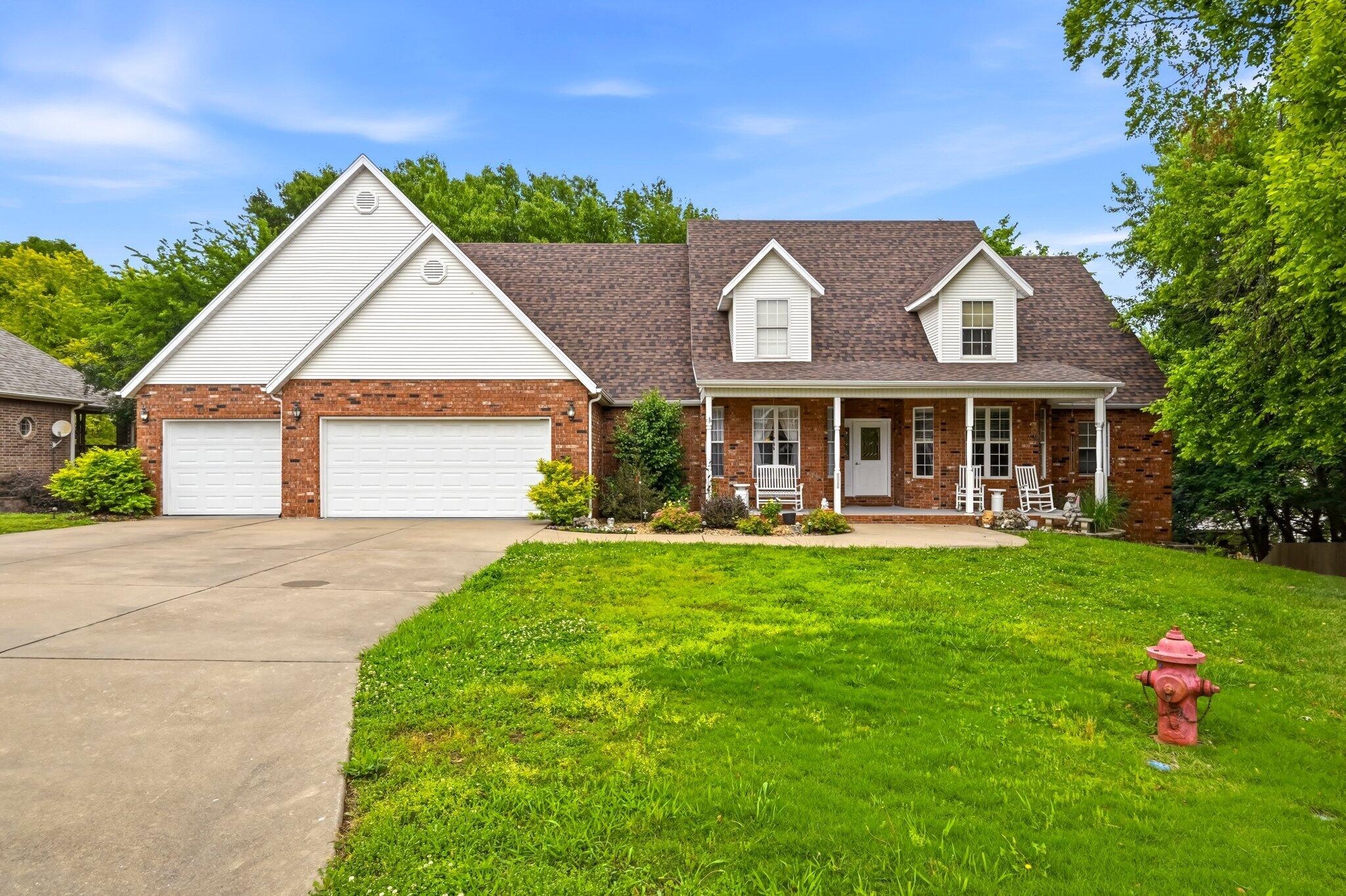 2611 N Rhodes Circle