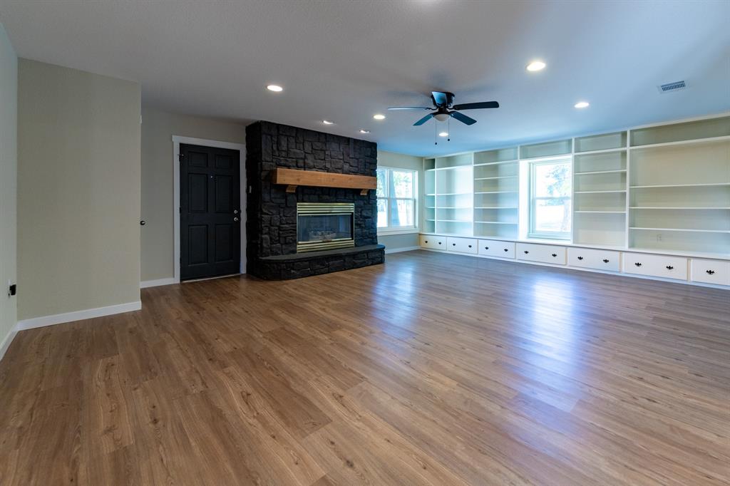 2000 Kerry Drive