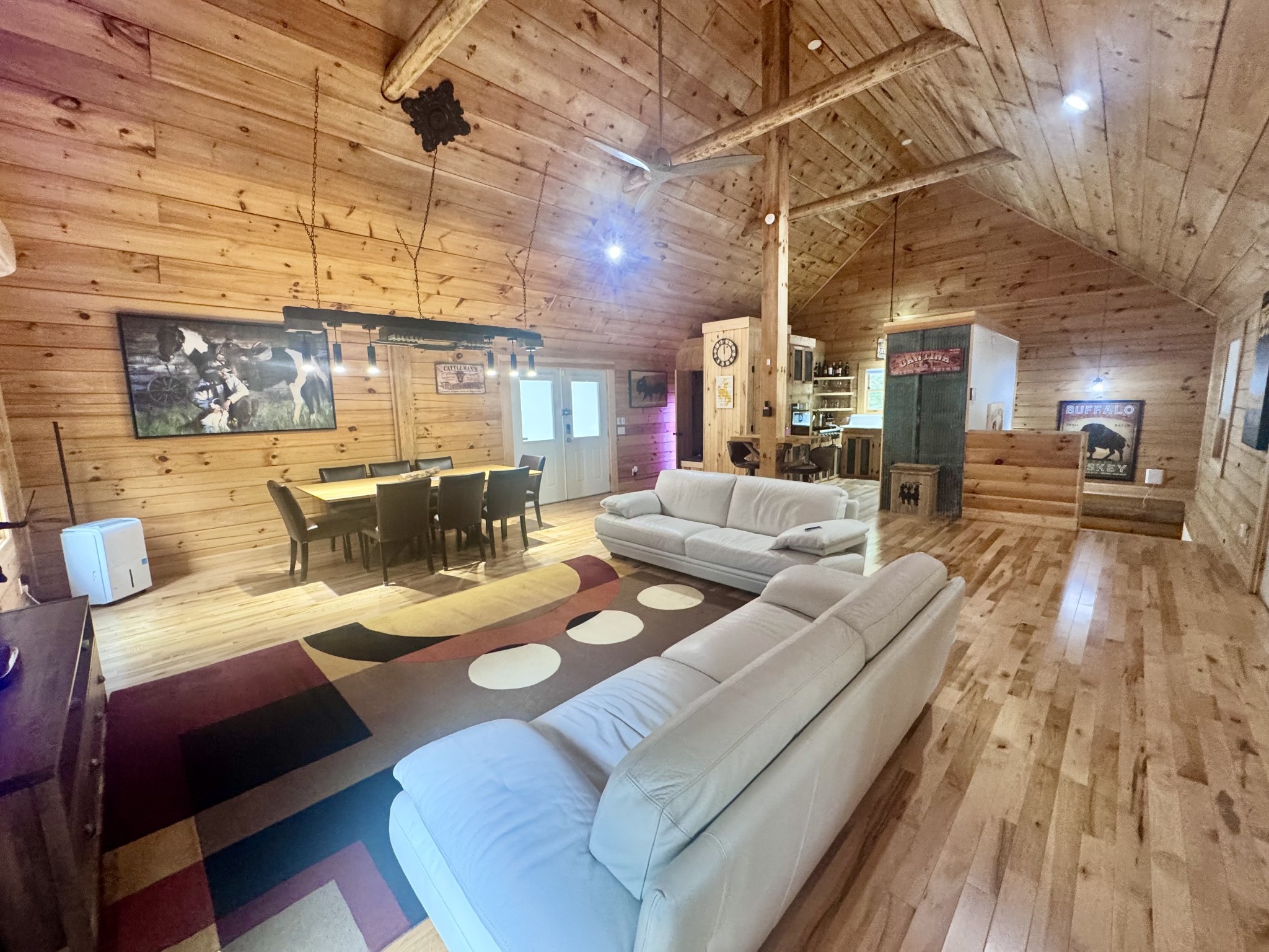 6095 Old Highway 13