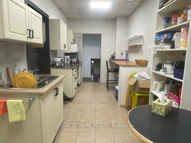 30 Fordhouse Blvd A