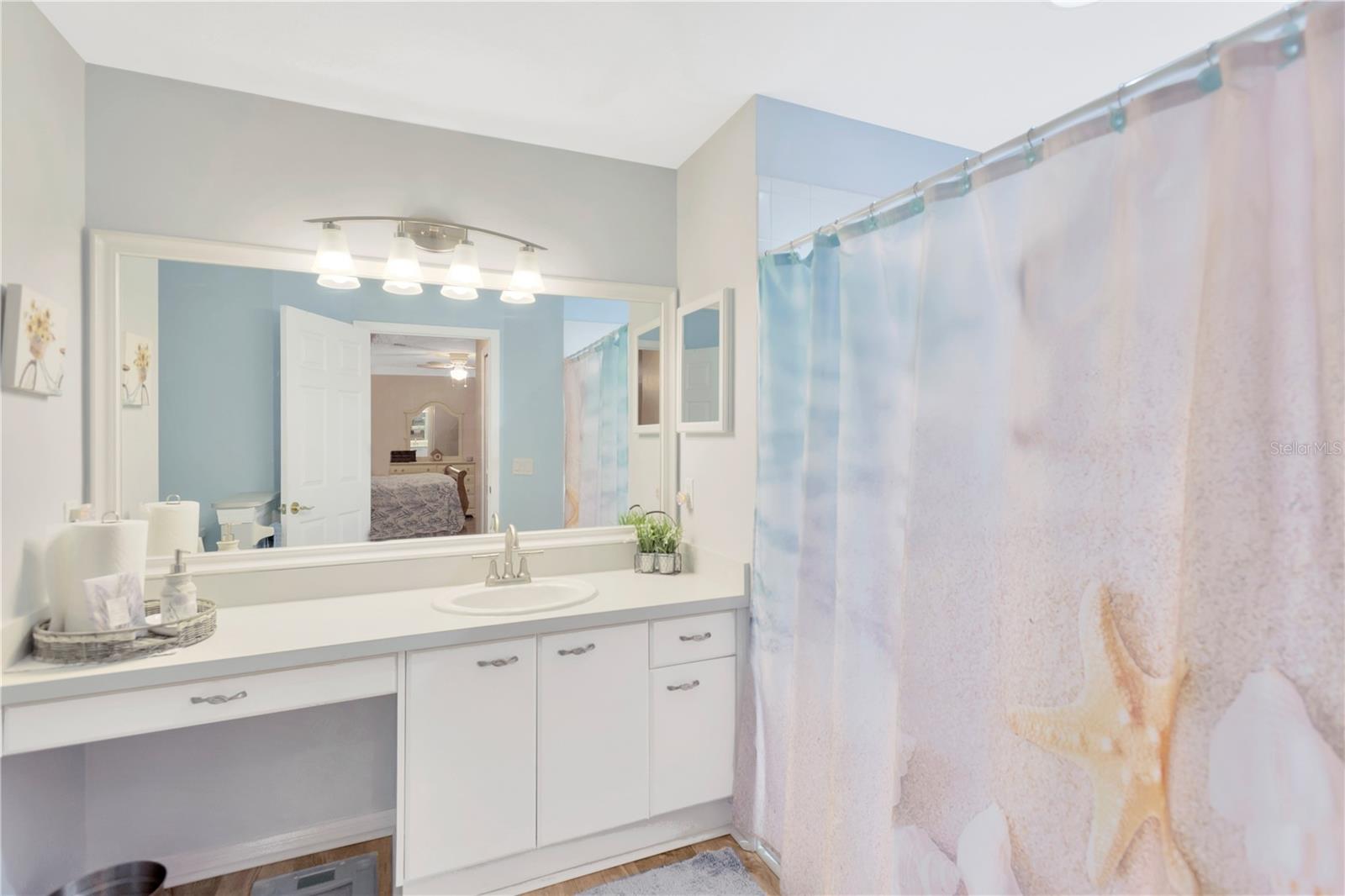 11148 Hollander Avenue