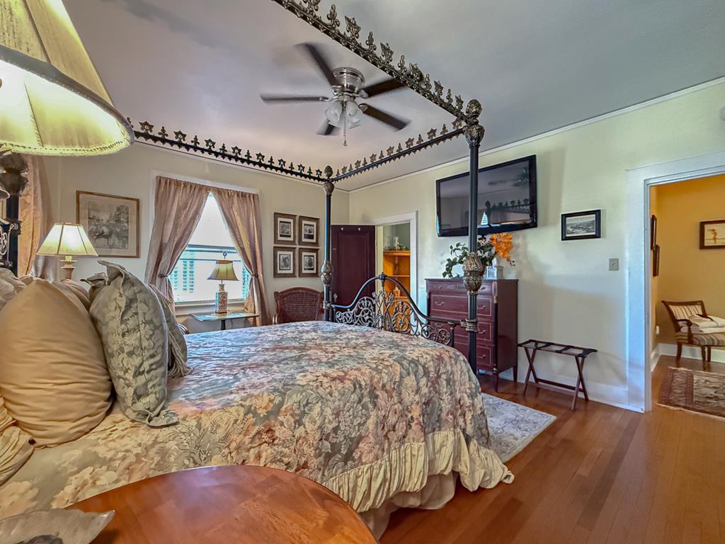 212 Bay Ave 9A