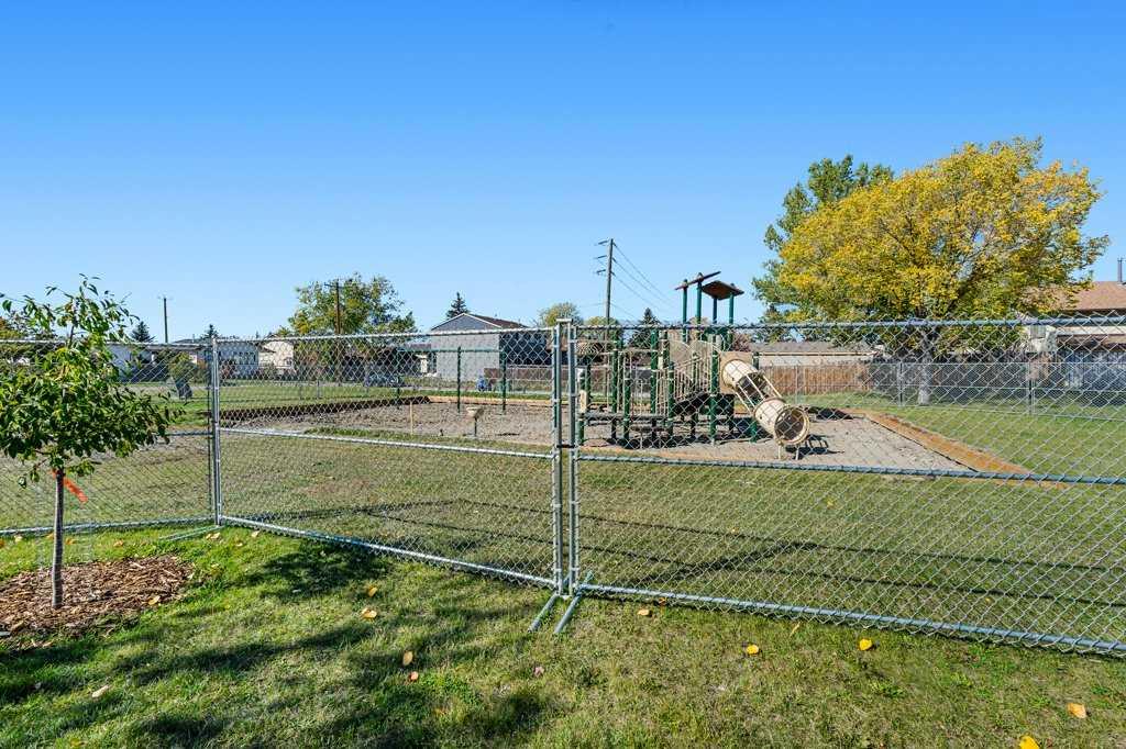 3 Falsby Place NE