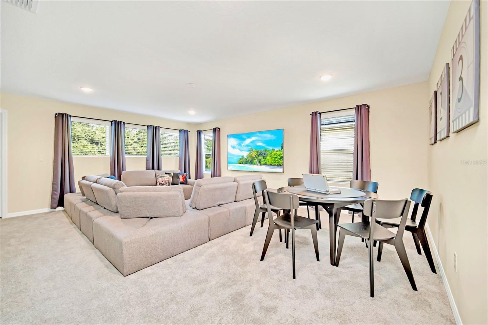 1959 Tropical Palms Circle