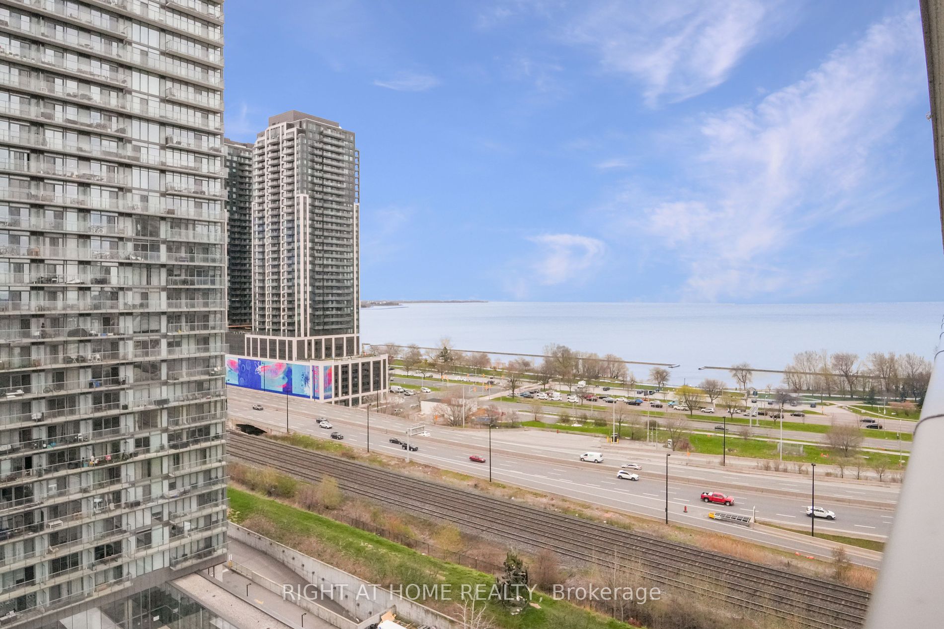 105 The Queensway St 1414