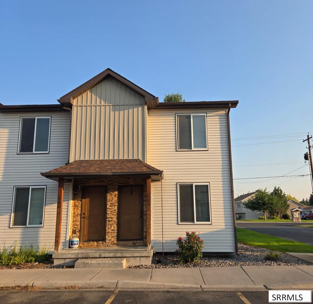 446 W 6th S#609 