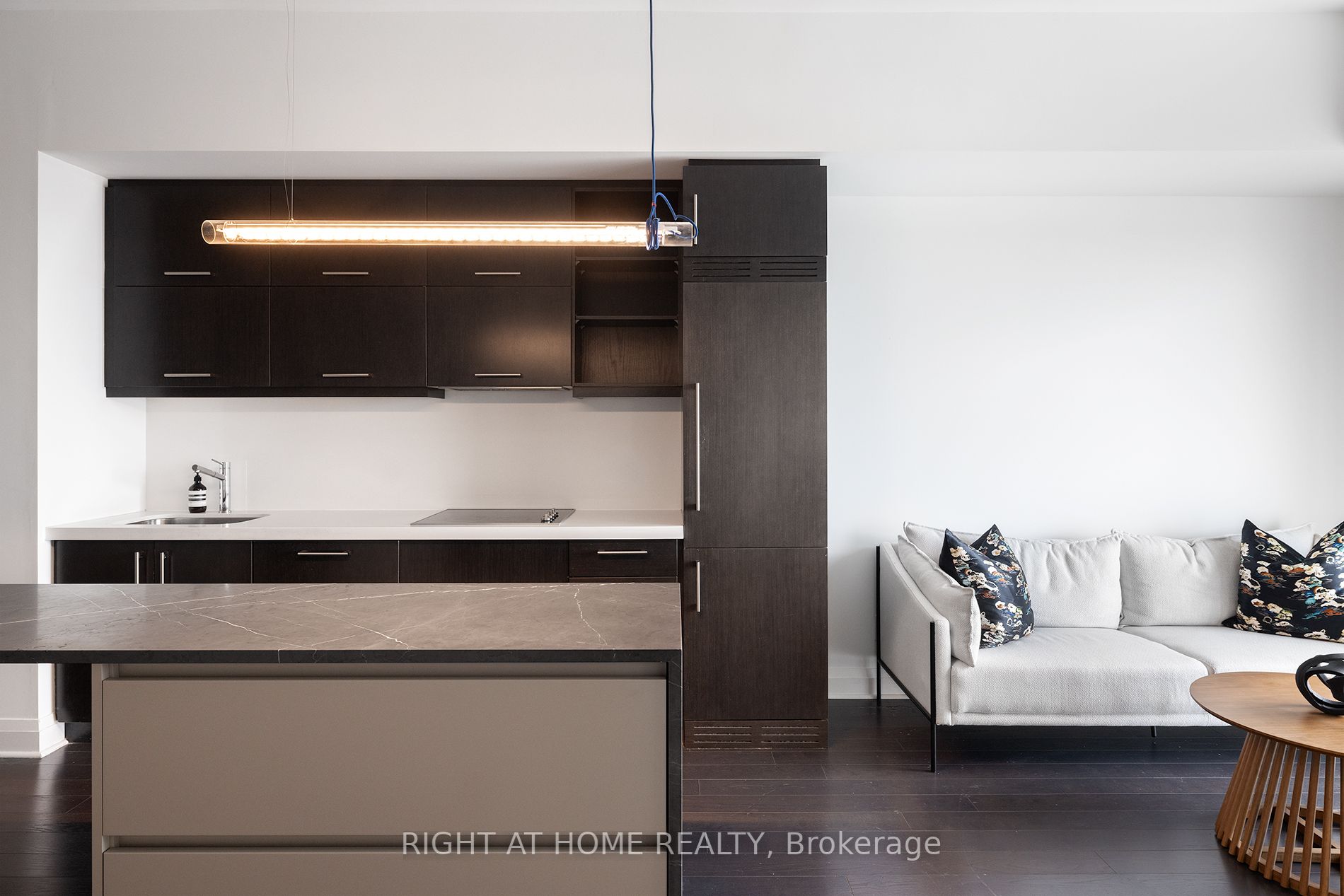 1080 Bay St 5203
