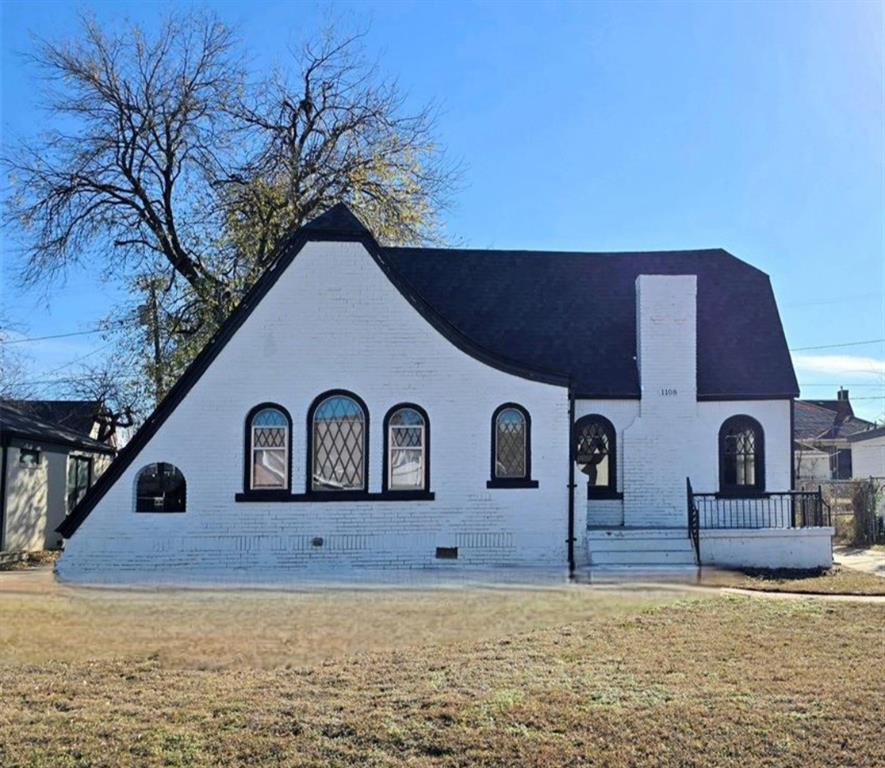 This home has been renovated throughout with keeping the attention to detail to the period.  New roof in 2024.  Perfect location for anyone wanting a short walk to the Okc Hospital complexes including VA, OU medical, Children's ect. or the close state offices, easy access to Downtown .  Property features hard surface, wood flooring and tile combo, granite counters in kitchen, and inside utility.  Just finished bathroom, 2 car detached garage, backyard access if needed.  Lots of windows with beautiful old world style supplying plenty of natural light. 

*Buyer to verify all info*