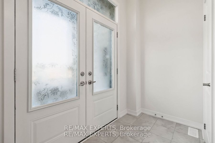33 Kinloss St