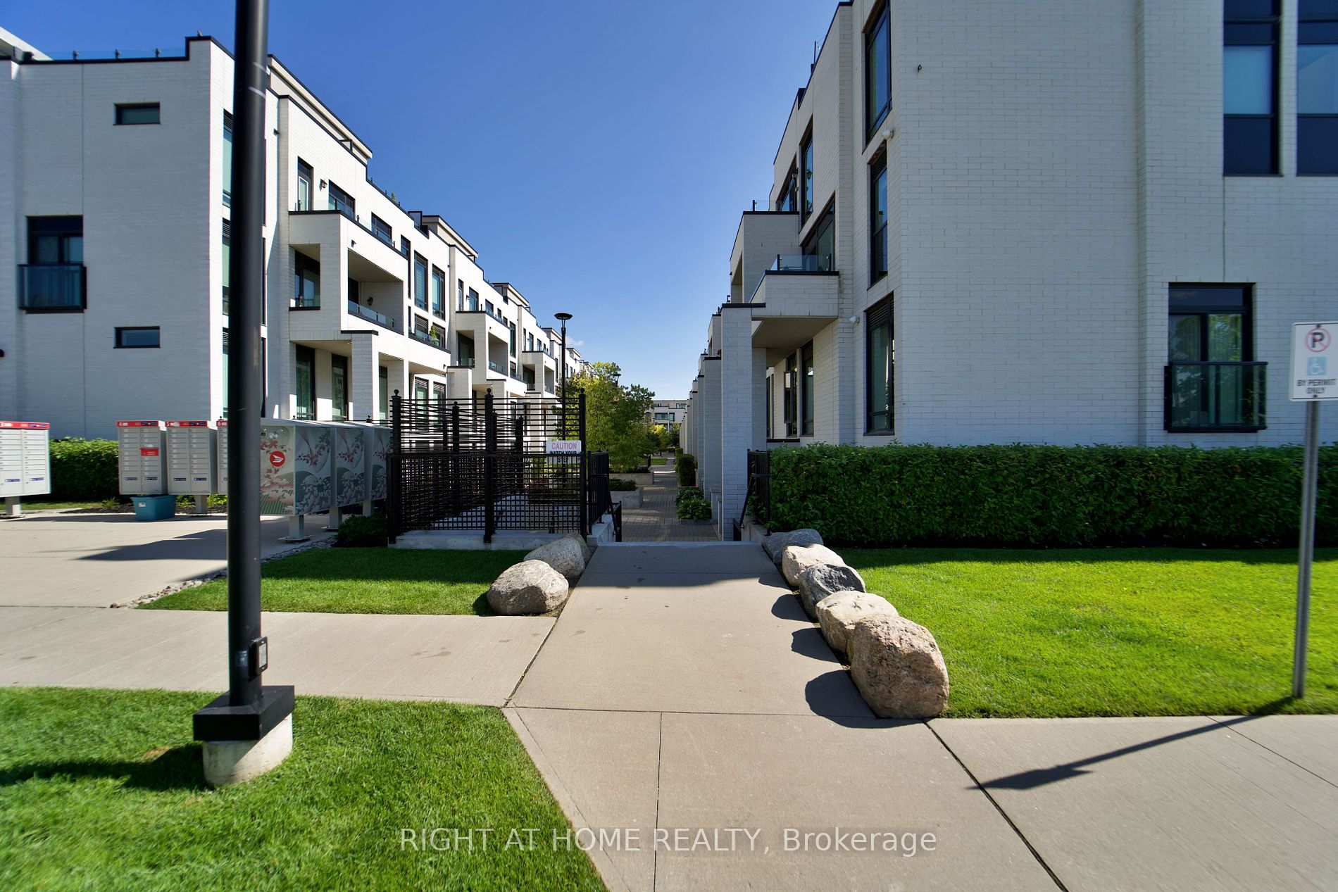 138 Widdecombe Hill Blvd 707