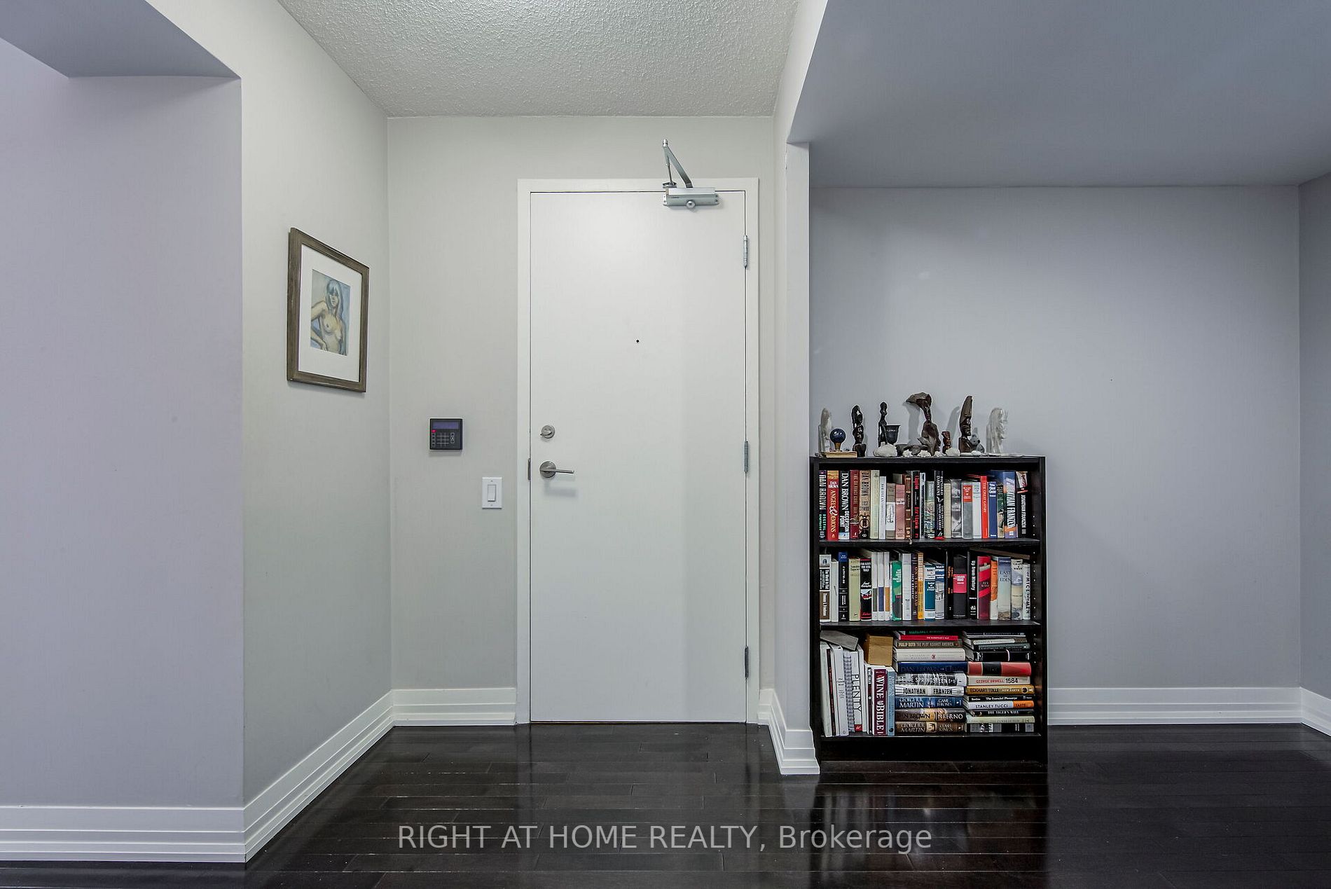 25 Carlton St 406