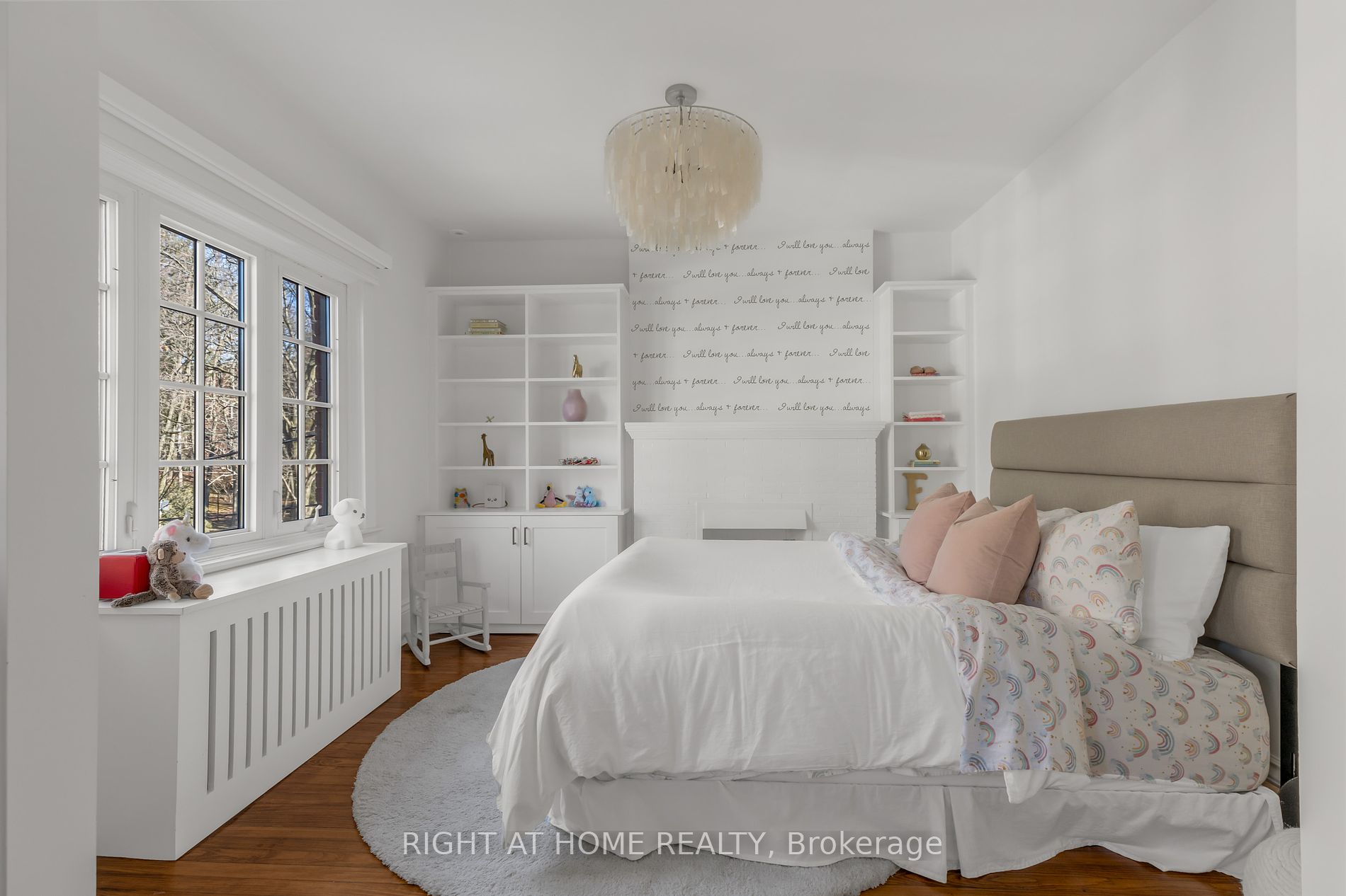 27 E Woodlawn Ave