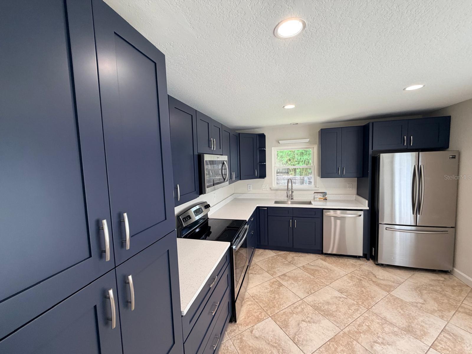 1083 Beckstrom Dr
