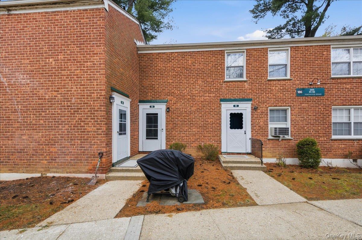 Welcome to 186 Pinewood Road, Apt 56, located in the desirable community of Hartsdale. This well-maintained 1-bedroom, 1-bath apartment offers a comfortable 4-room layout with a bright living area, spacious bedroom, and a functional kitchen with ample cabinet space. The layout provides a great flow for everyday living and relaxing at home.Residents can also enjoy access to a community pool, perfect for unwinding during the warmer months. Conveniently located in a nice area close to shopping, dining, parks, and transportation, this apartment offers both comfort and accessibility in a sought-after location.