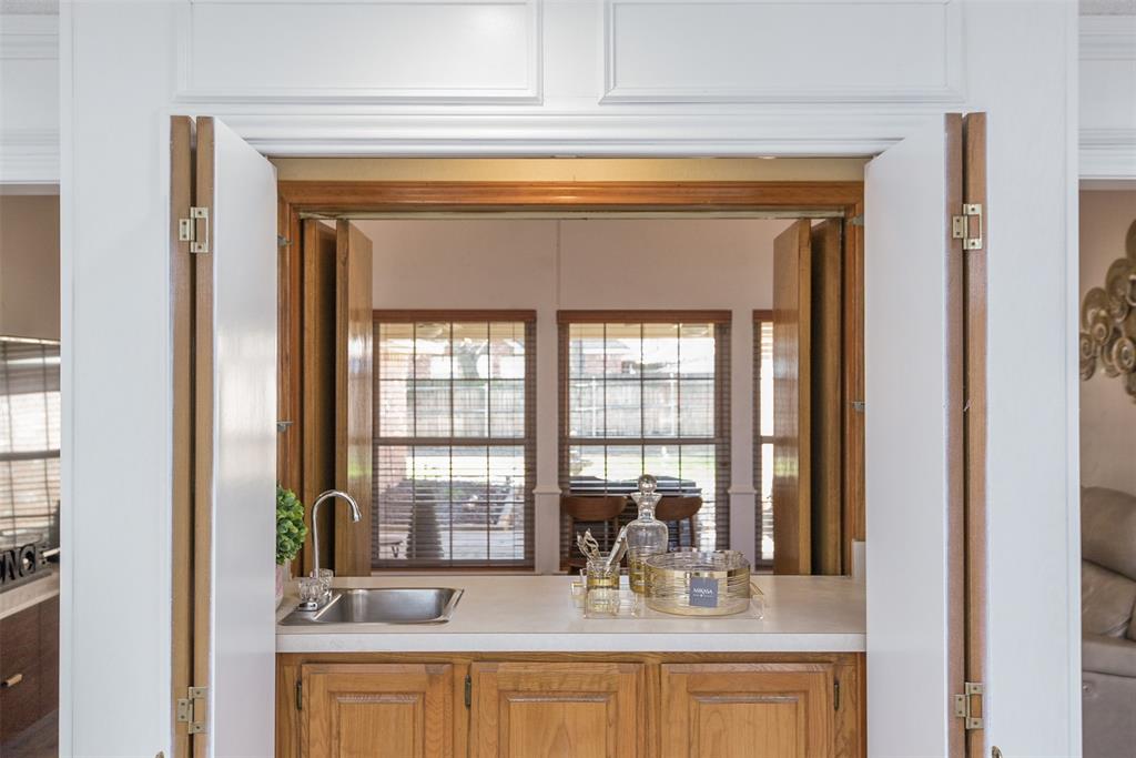 1110 Shady Oak Trail
