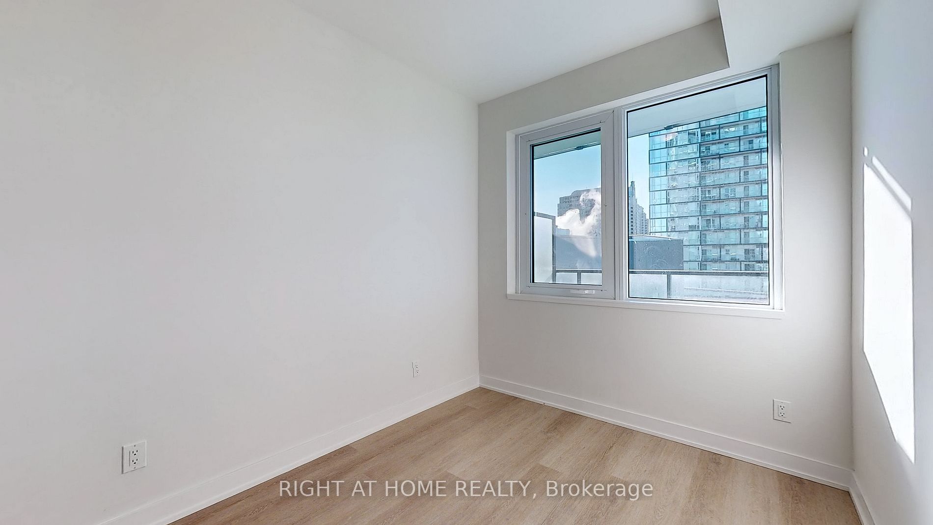 15 Ellerslie Ave 1603