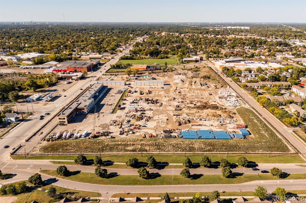 14441 3rd St., Highland Park offers approximately 20 acres of industrial land, ideal for a range of industrial or commercial uses. The property is ideally located with easy access to all major freeways, providing excellent connectivity for transportation, logistics, or distribution needs. The site’s substantial size makes it suitable for various development opportunities, from manufacturing facilities to storage and warehousing operations.
