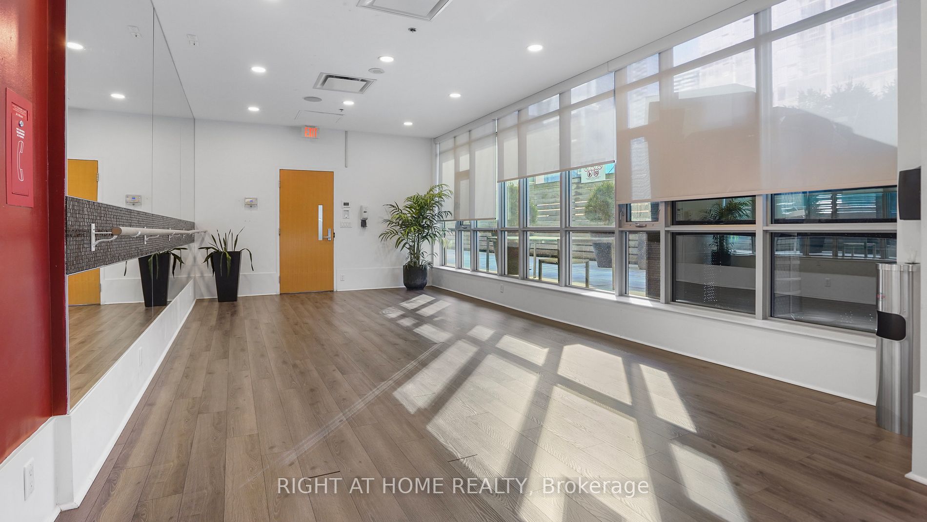 375 W King St 2103