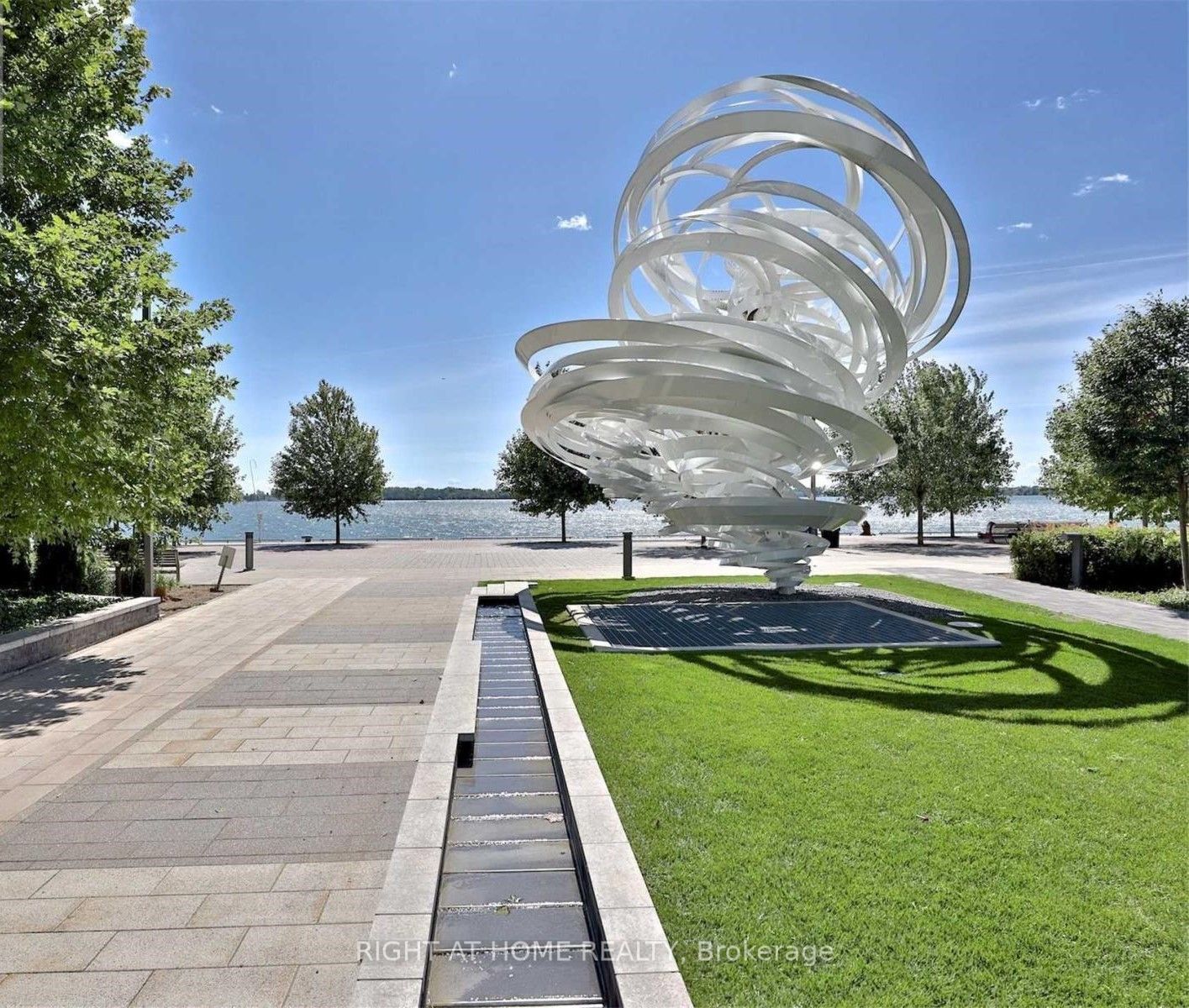 15 E Queens Quay 704